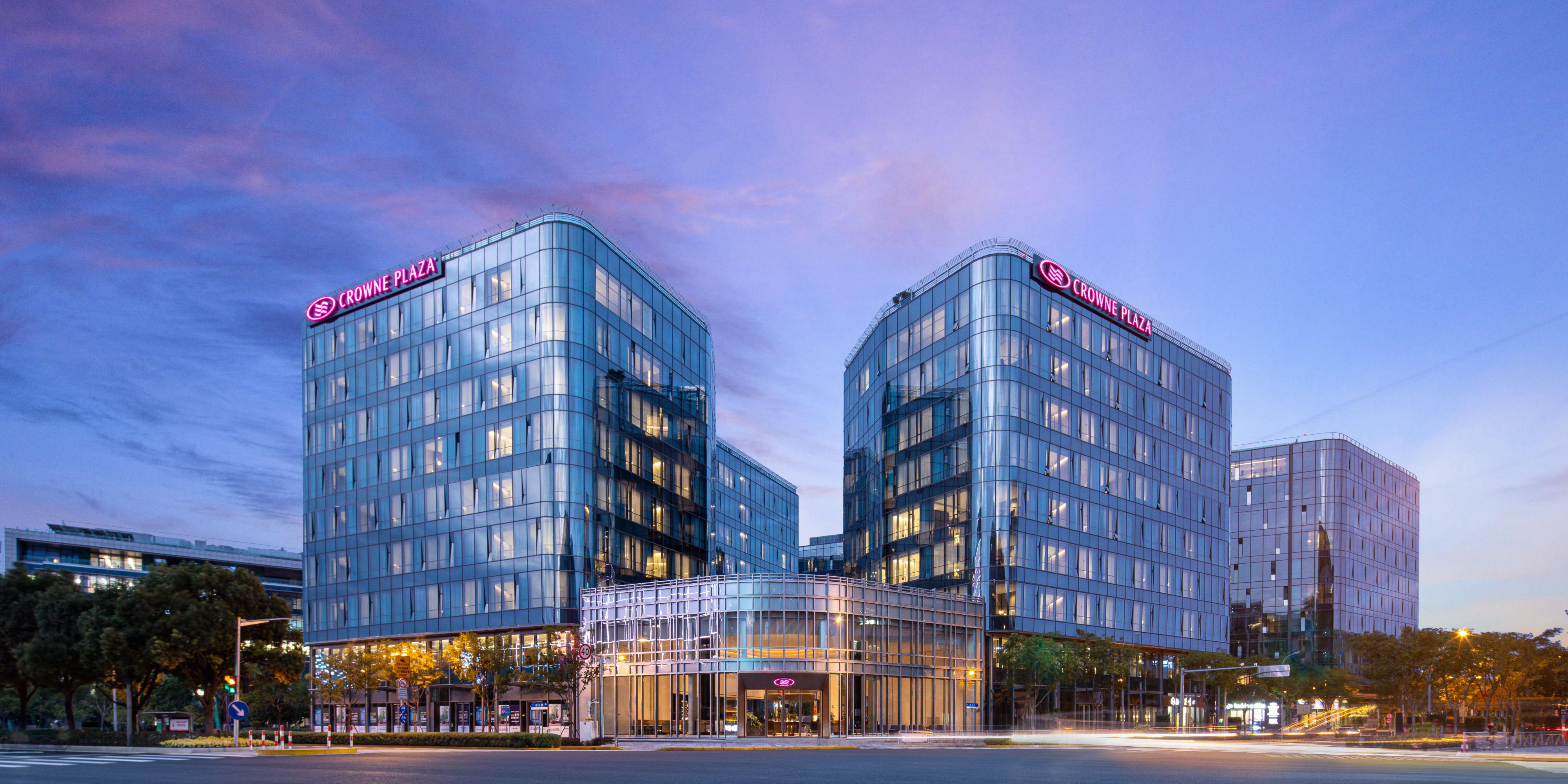 $hotelInfo.mediaDetails.welcomePhotos.primaryPhoto.caption}