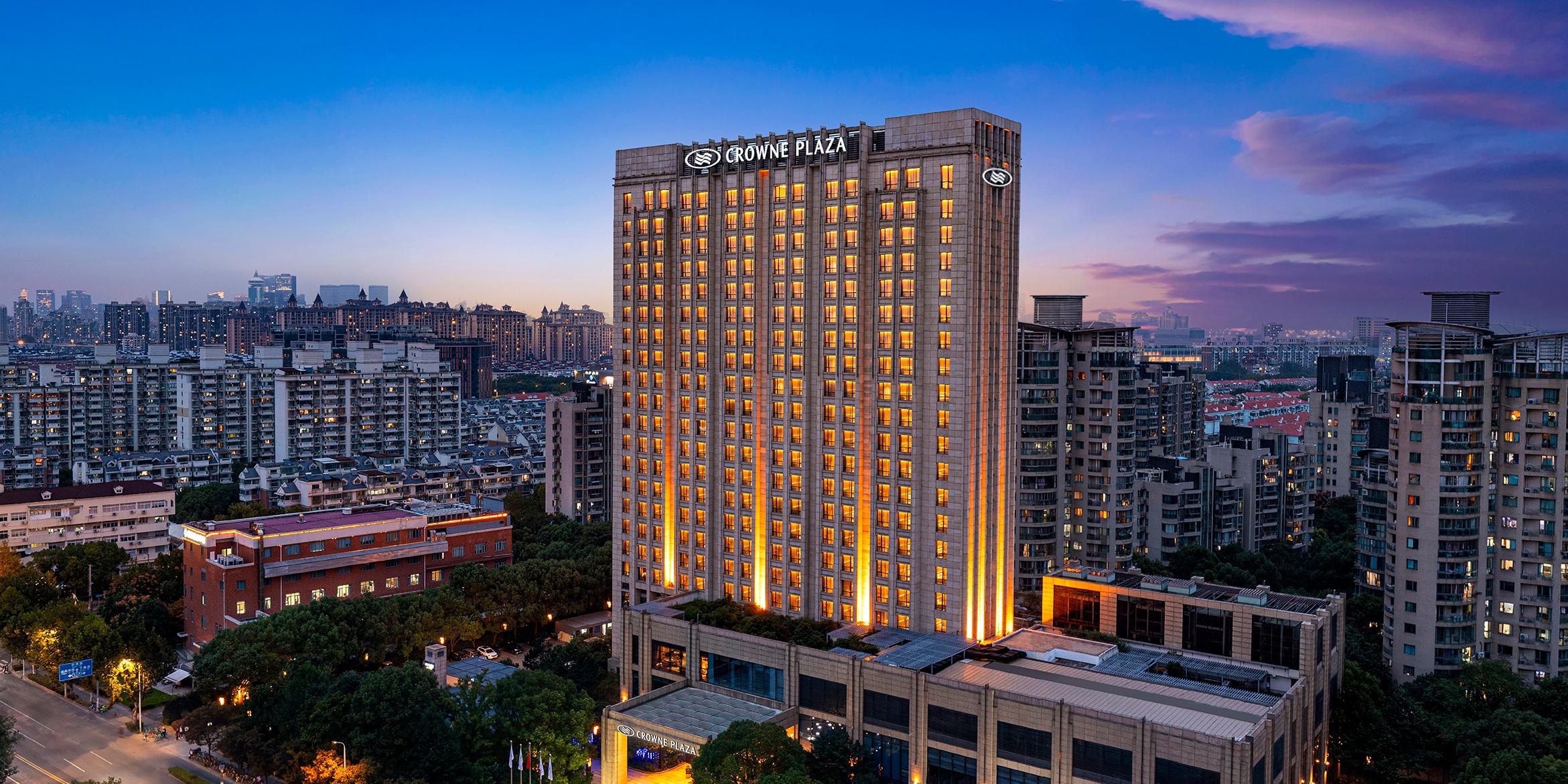 $hotelInfo.mediaDetails.welcomePhotos.primaryPhoto.caption}