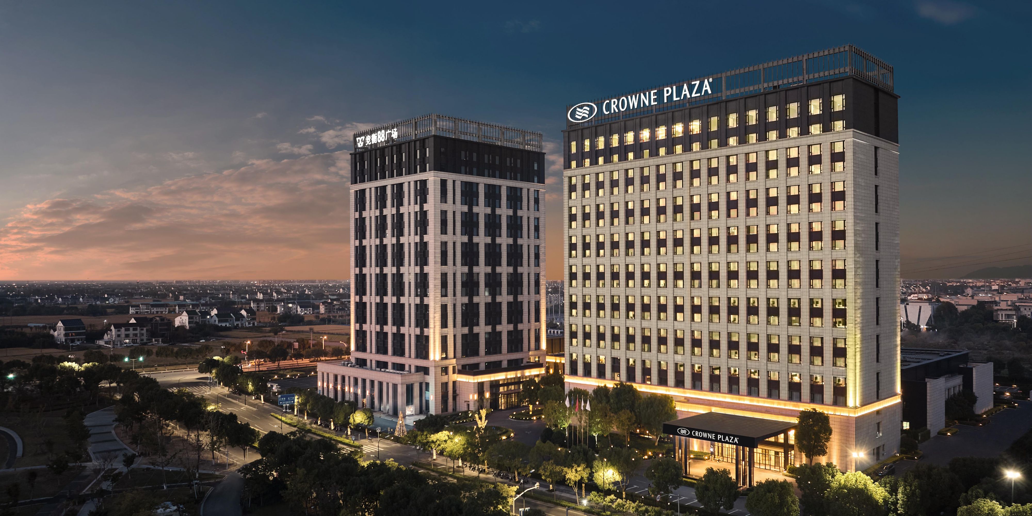 $hotelInfo.mediaDetails.welcomePhotos.primaryPhoto.caption}