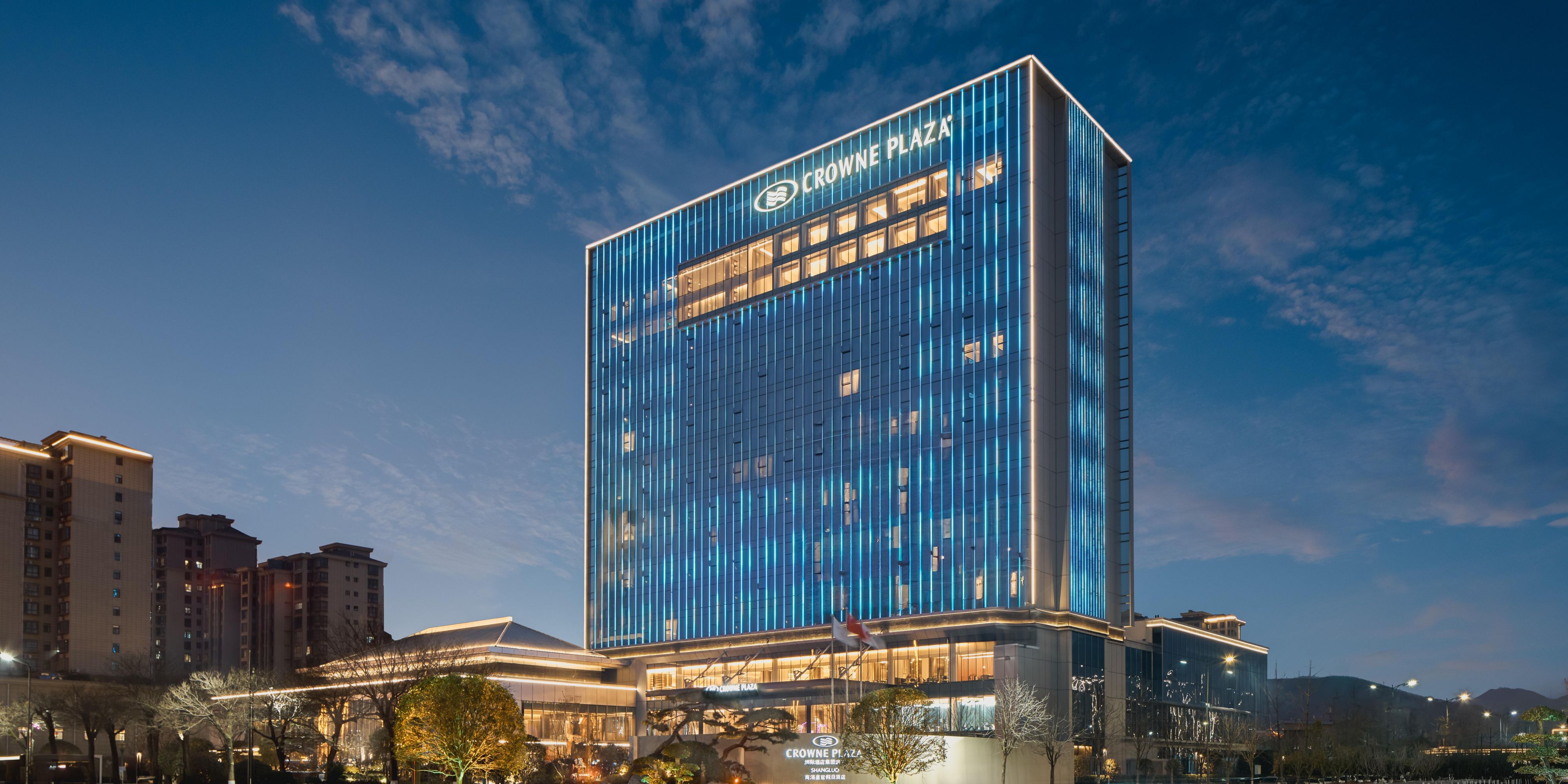 $hotelInfo.mediaDetails.welcomePhotos.primaryPhoto.caption}