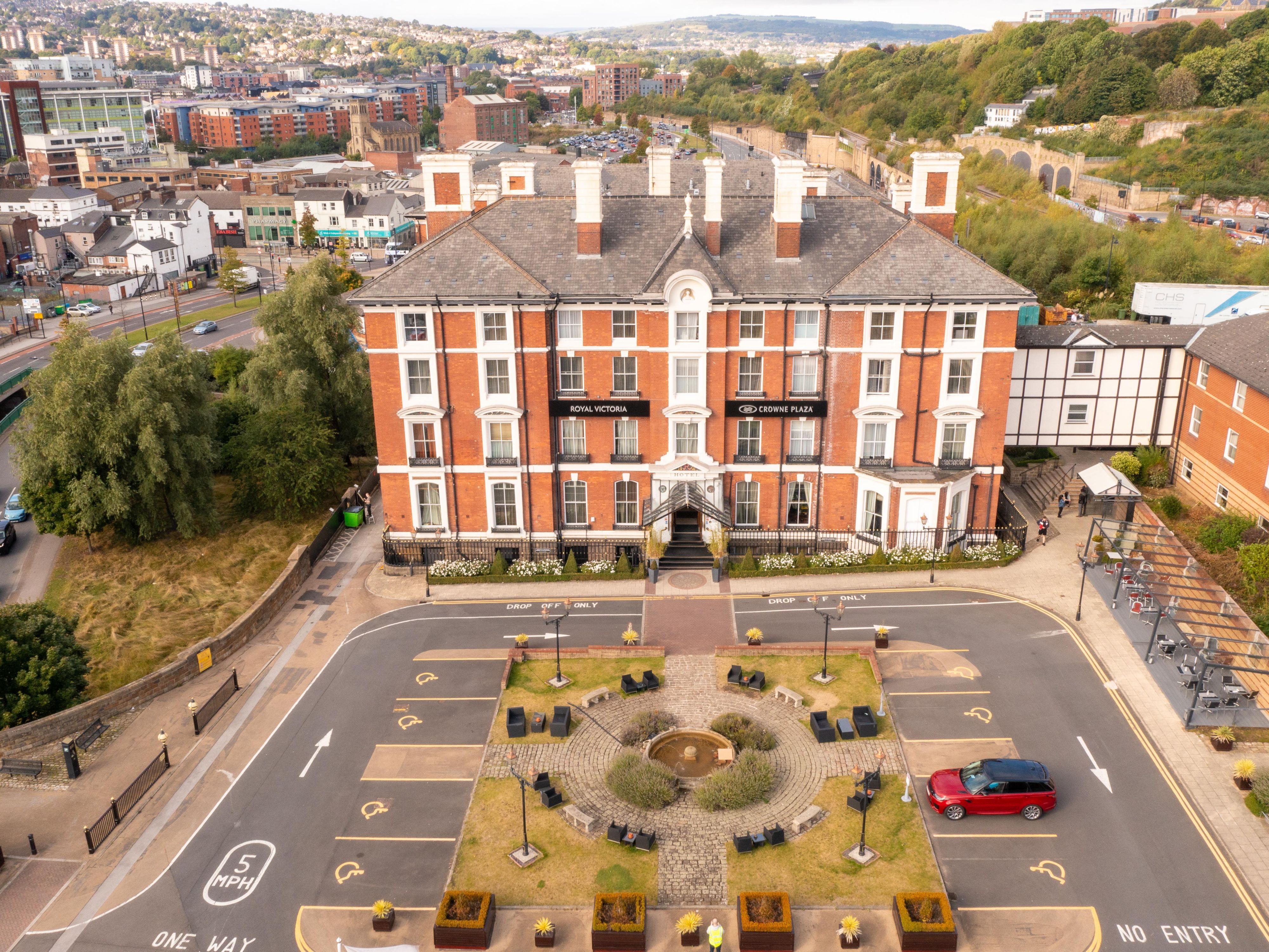 On-Site EV Chargers Now Available.
We’re pleased to offer electric vehicle (EV) charging facilities for all guests and visitors.
Simply park in a designated EV bay and start charging using the Monta App or scan the QR code on site to follow the on-screen instructions.
Please note that charging fees apply.
Our chargers provide power up to 22 kW.
