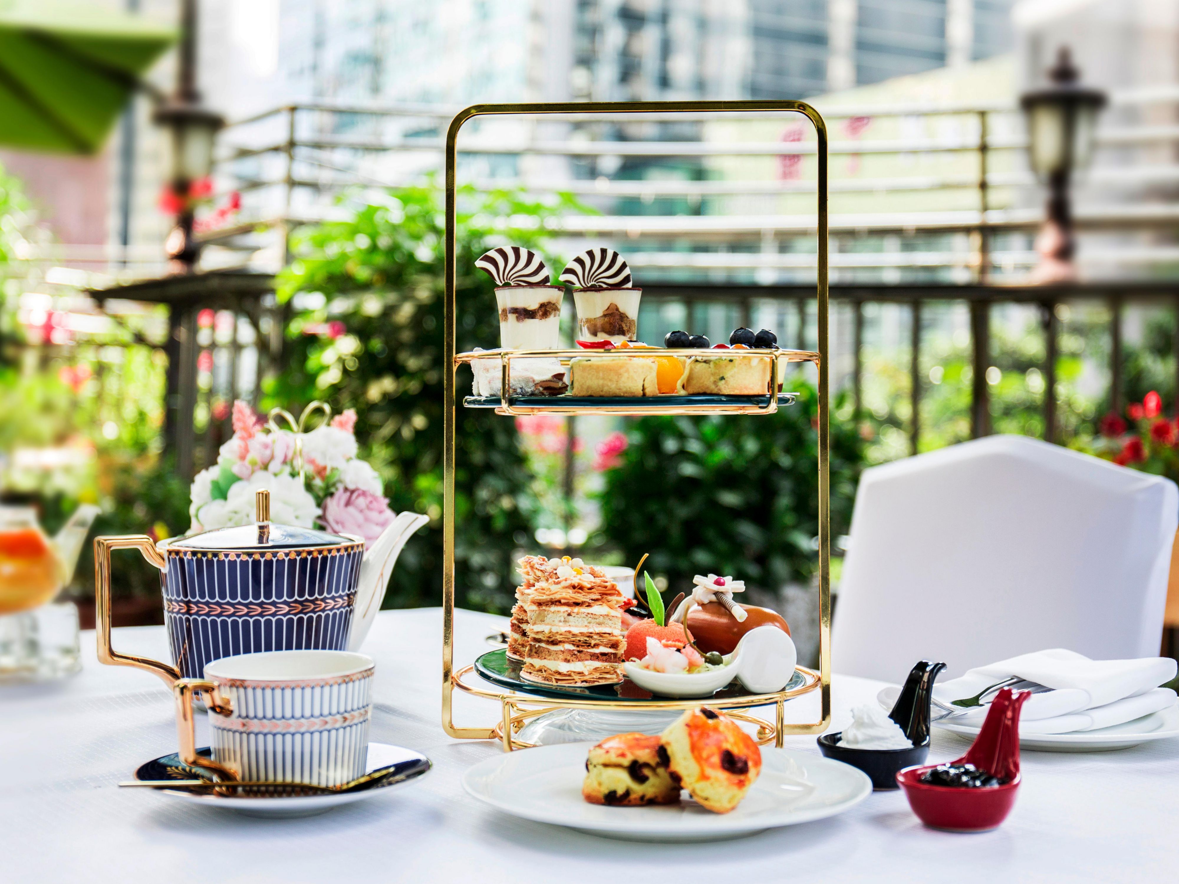 Prego意大利餐厅拥有一处别有生趣的户外花园区，这里远离都市喧嚣，您可以在花团锦簇中悦享下午茶或夜间欢乐派对时光，在优雅浪漫的氛围中感受意大利美食的诱惑。