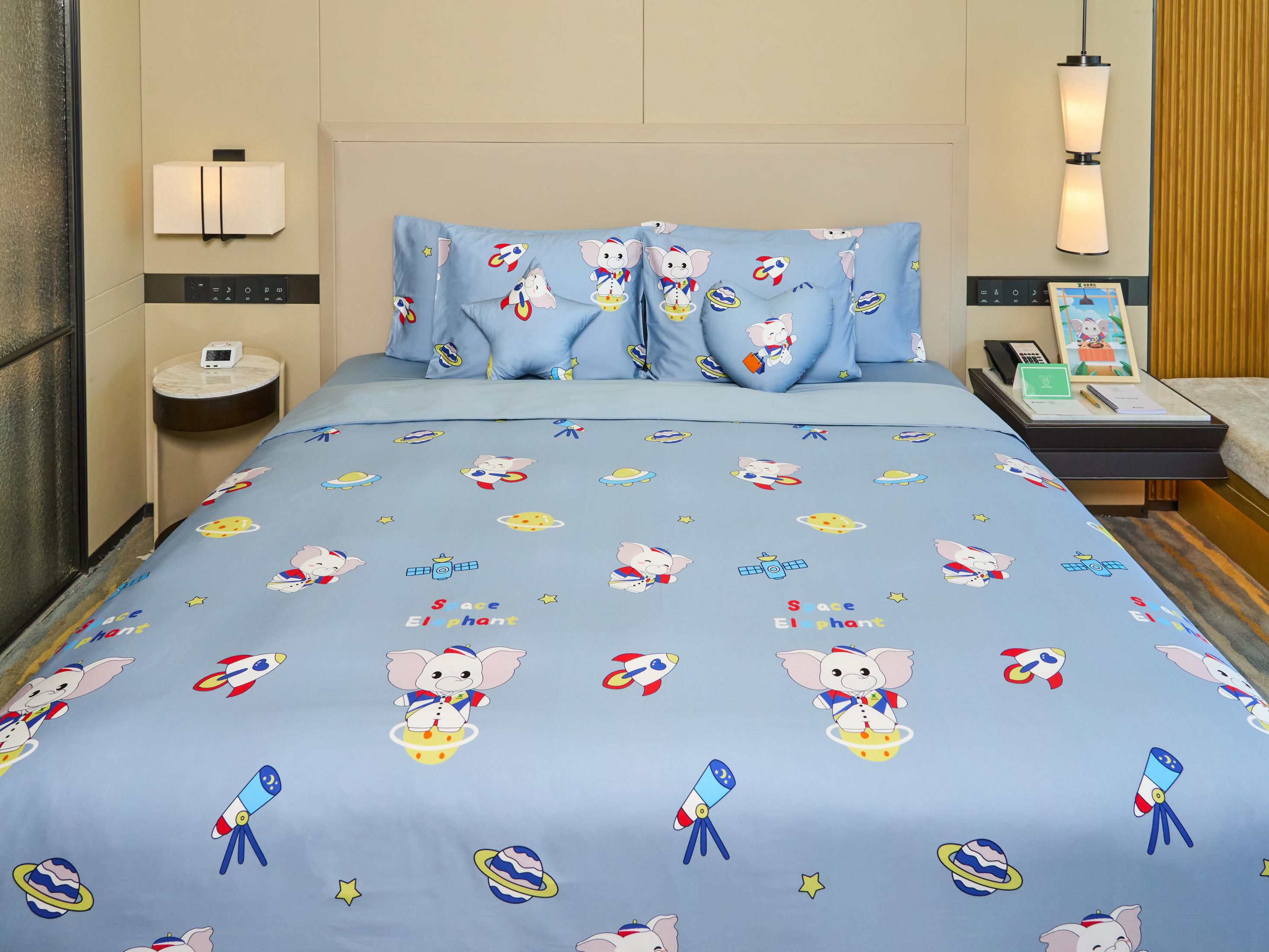 Everywhere has lovely company, featured theme dress, enjoy exclusive parent-child time, like a good holiday with you.