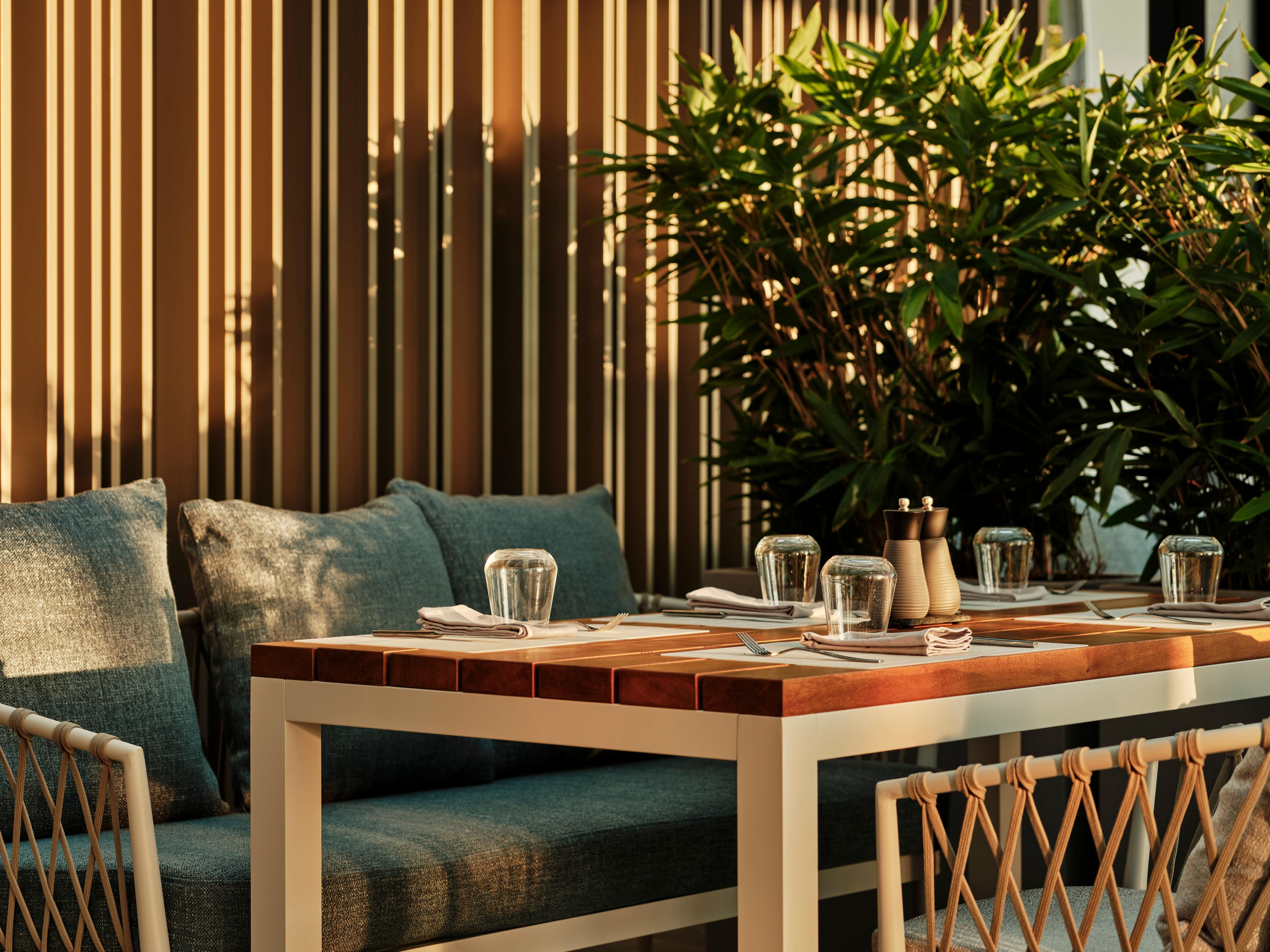 Relax and unwind in our all-season garden, a serene escape where nature meets comfort. Enjoy a peaceful atmosphere surrounded by lush greenery, whether basking in the sun or cozying up in a heated space during cooler months. The perfect setting for a refreshing break, intimate gatherings, or alfresco dining year-round.