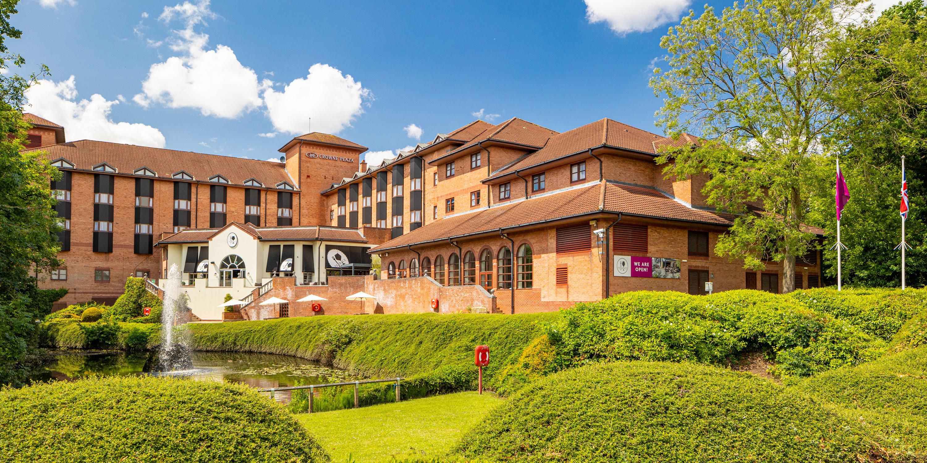 $hotelInfo.mediaDetails.welcomePhotos.primaryPhoto.caption}