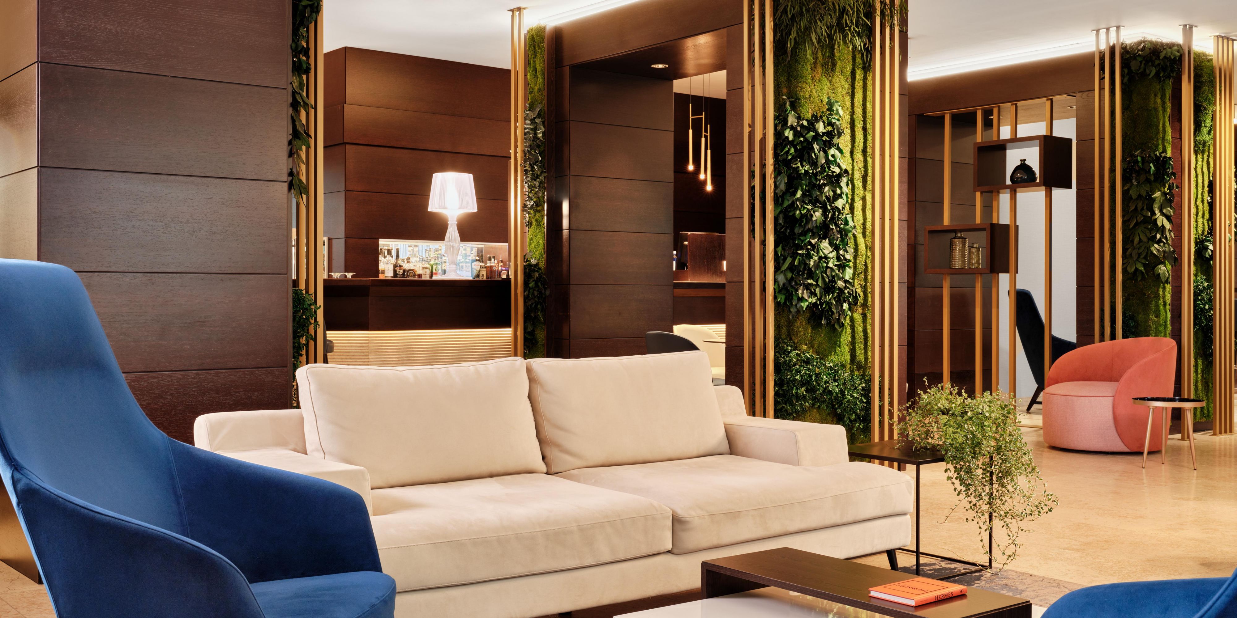 $hotelInfo.mediaDetails.welcomePhotos.primaryPhoto.caption}