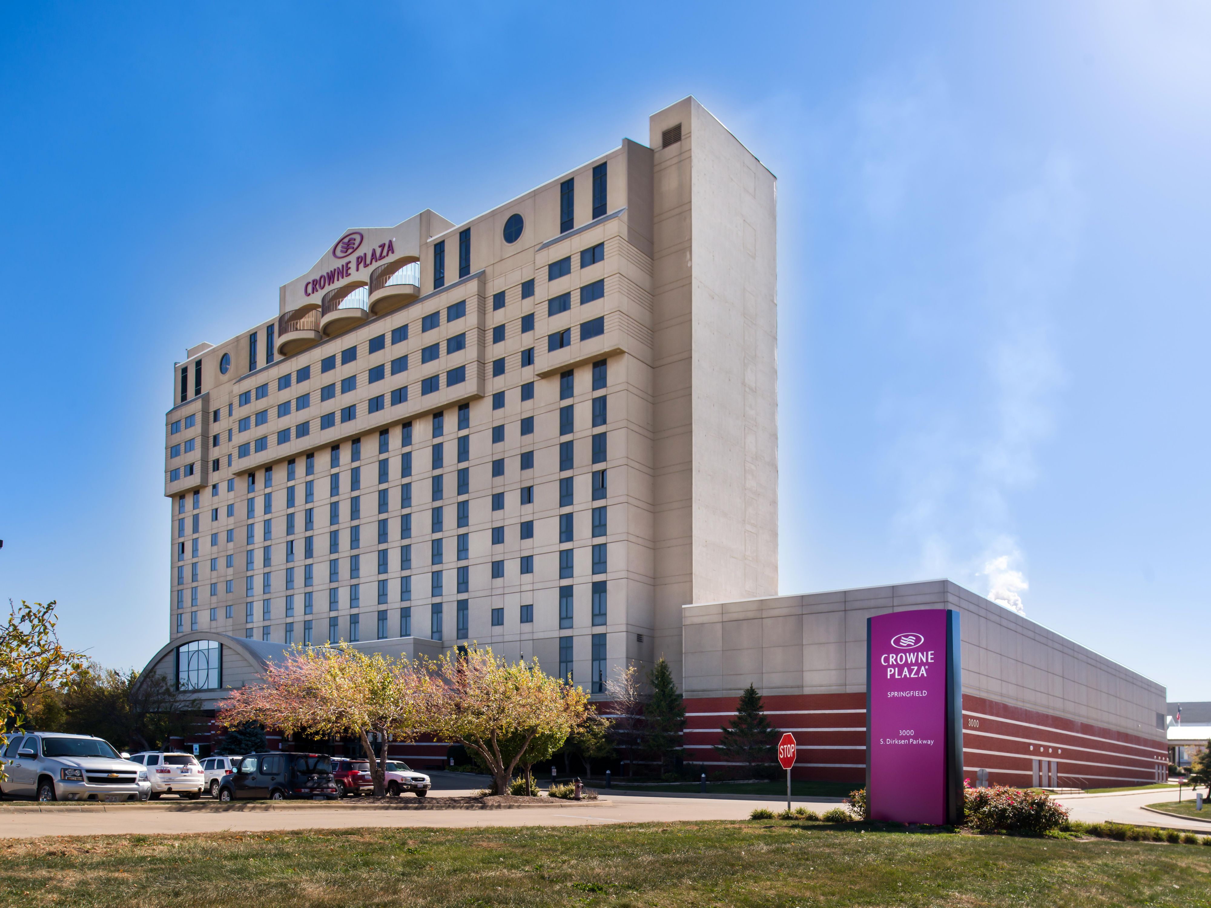 Crowne Plaza is conveniently located off Interstate 55 & 72