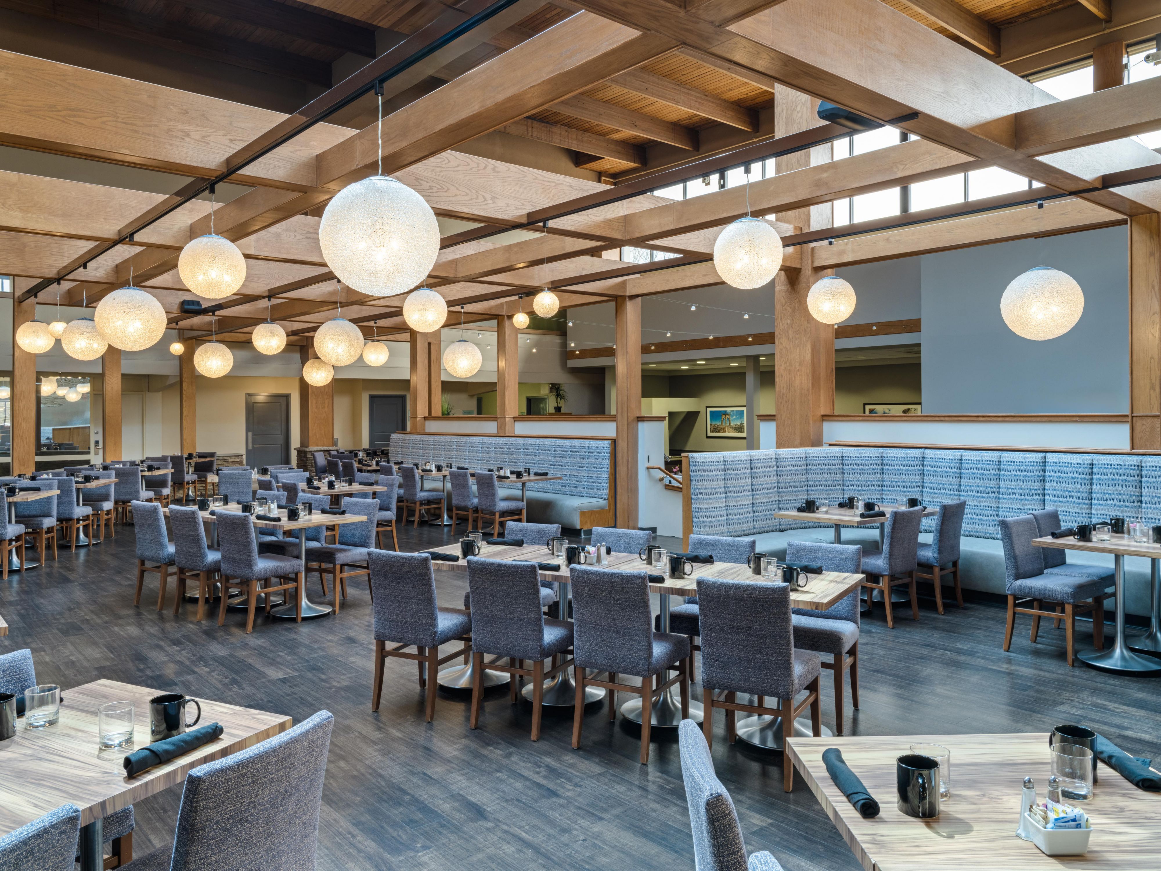 Enjoy a breakfast or dinner feast at Flagstones Restaurant, our onsite eatery featuring farm-to-table salads and hearty entrees. Grab a craft cocktail, beer, or wine at Koi Lounge in the evenings to end your day in style. Dine in or enjoy room service from our talented group of chefs.