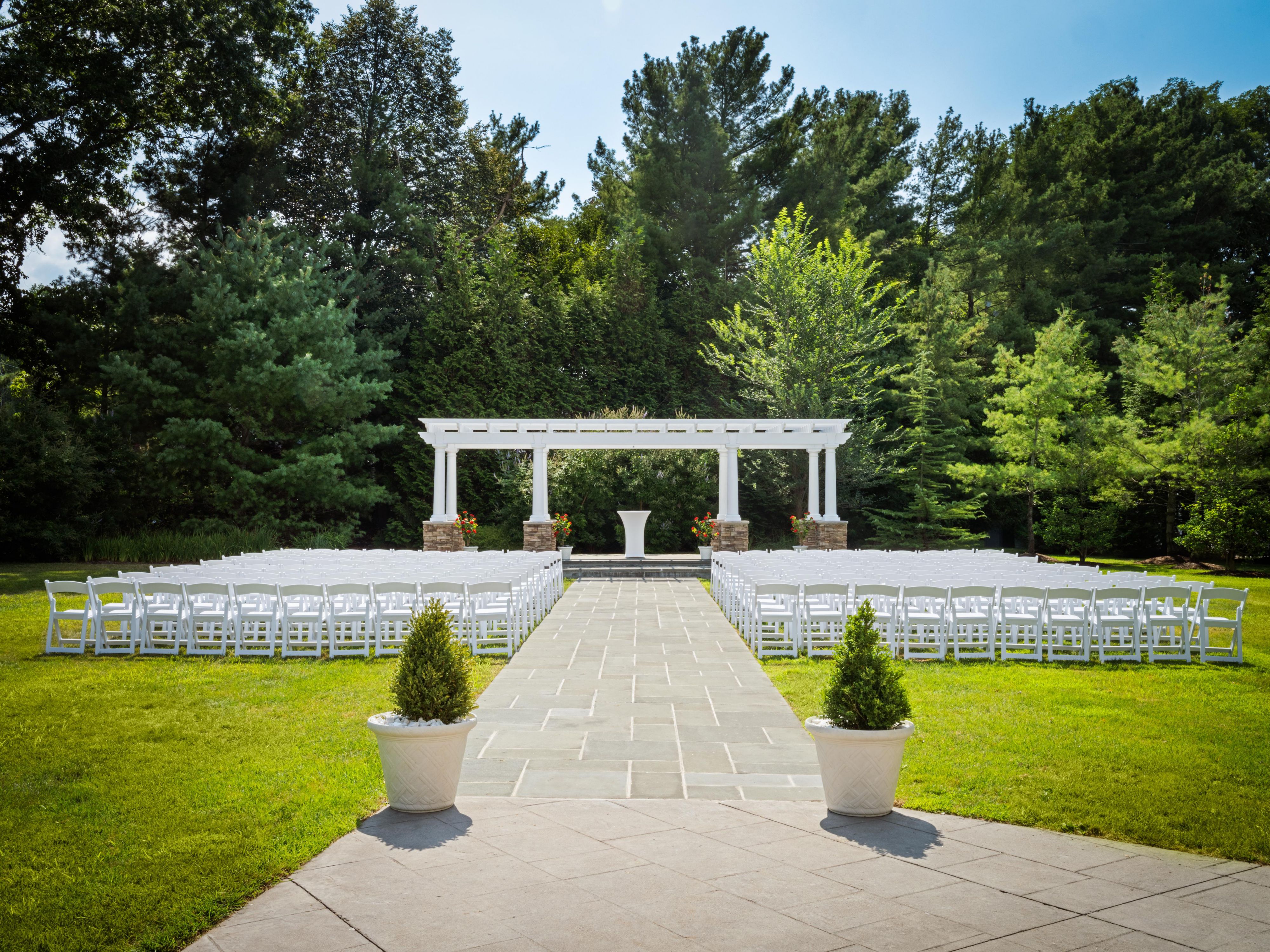 Whether you want to enjoy a picnic in our gardens or host a dream wedding under our pergola, you can do both at our Suffern, NY, hotel. With immaculate landscaping, wildlife visitors, shade trees, and a flagstone walkway, the patio is a relaxing place to spend the day. 