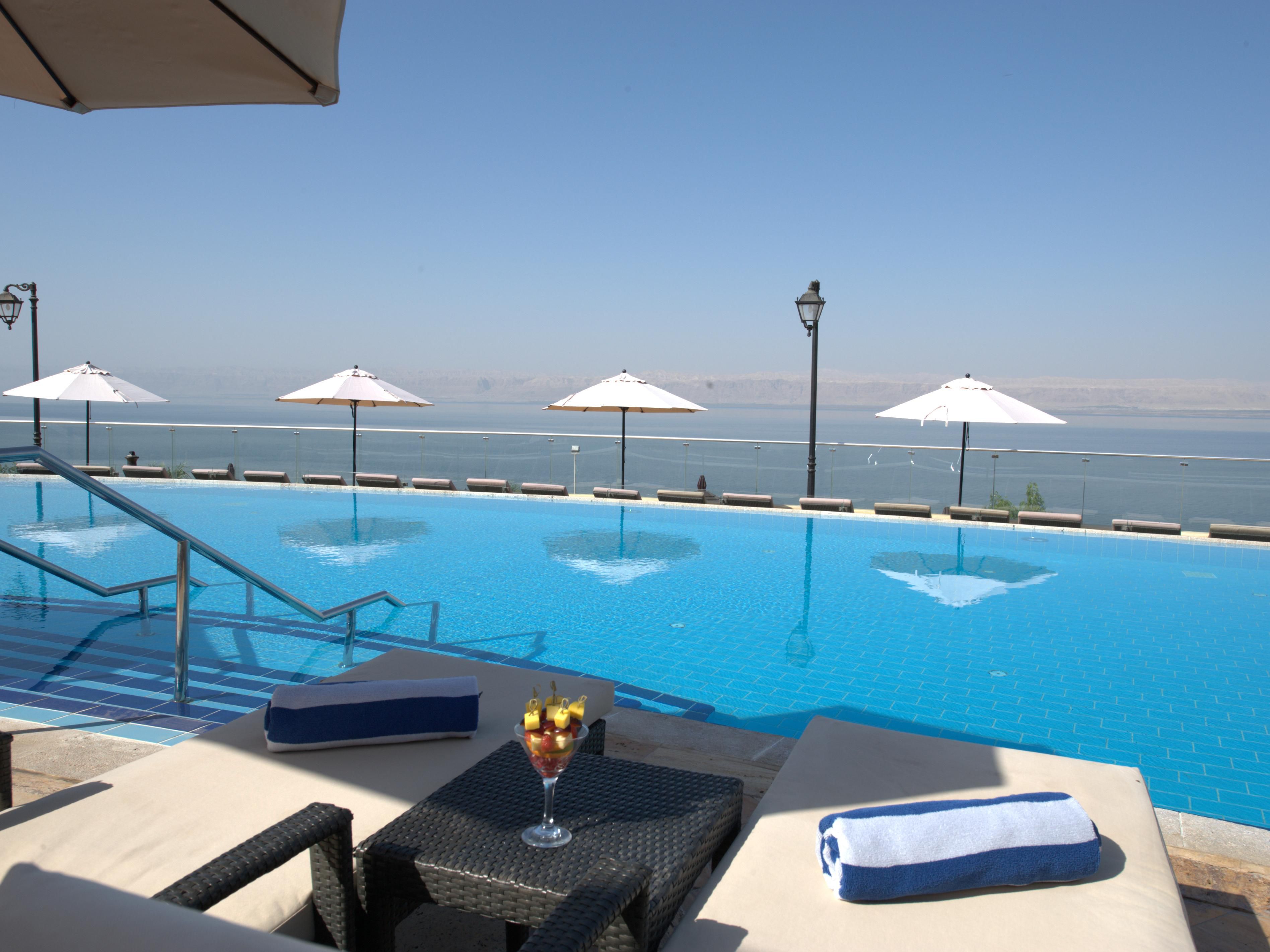 Take a refreshing dip in the El Grito pool or have fun in the Aqua and kids’ pools.

Relax on the white sand beach by the Dead Sea and swim comfortably all winter long with our heated El Grito, kids and Aqua 130 cm pools.

Access to El Grito Pool is exclusively available to guests aged 20 and above..