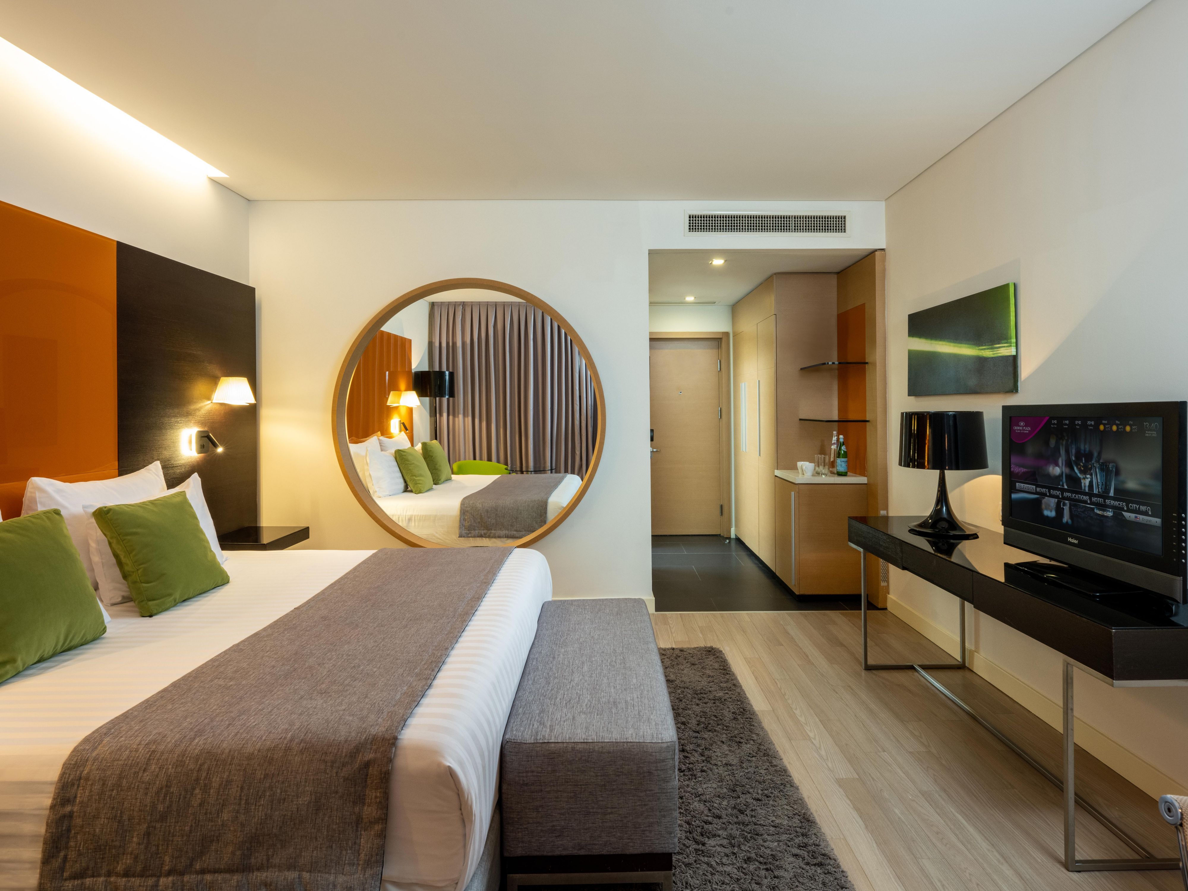 King Bed Standard Mid Floor Guest Room