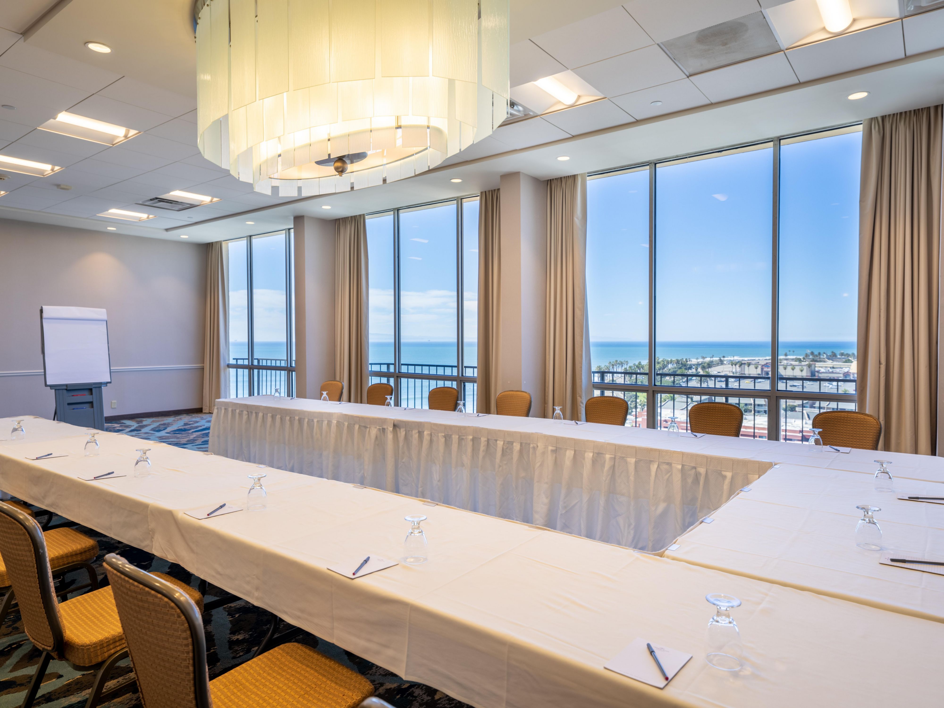 From corporate meetings to social events, our flexible venues are ideal for any size group. Totaling 18,000 sq ft, our rooms, including a new bridal lounge, feature spaces for intimate gatherings, grand galas, quinceañeras, and weddings for up to 700 guests. With planning and catering services, we turn ordinary moments into extraordinary memories.