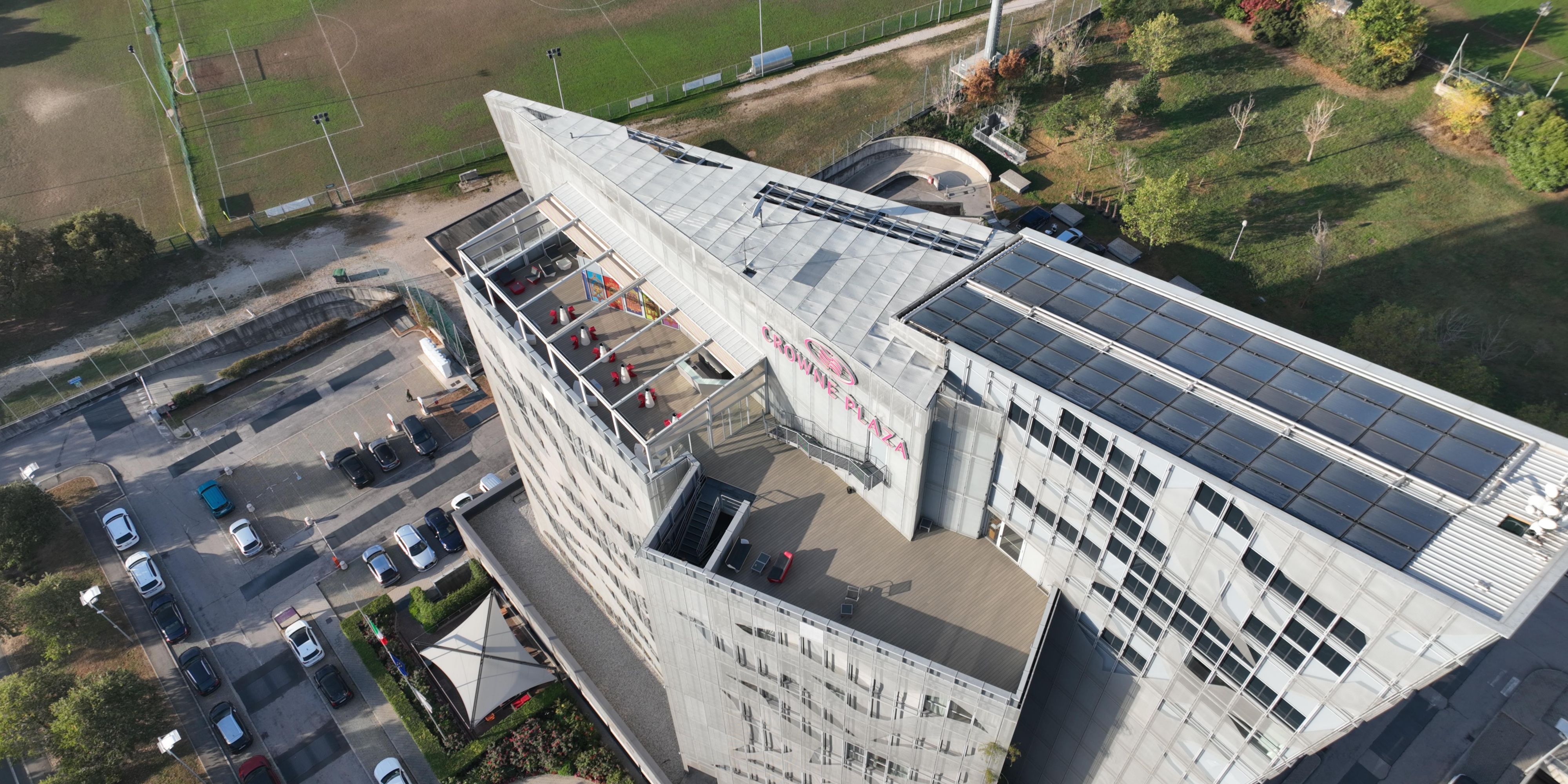 $hotelInfo.mediaDetails.welcomePhotos.primaryPhoto.caption}