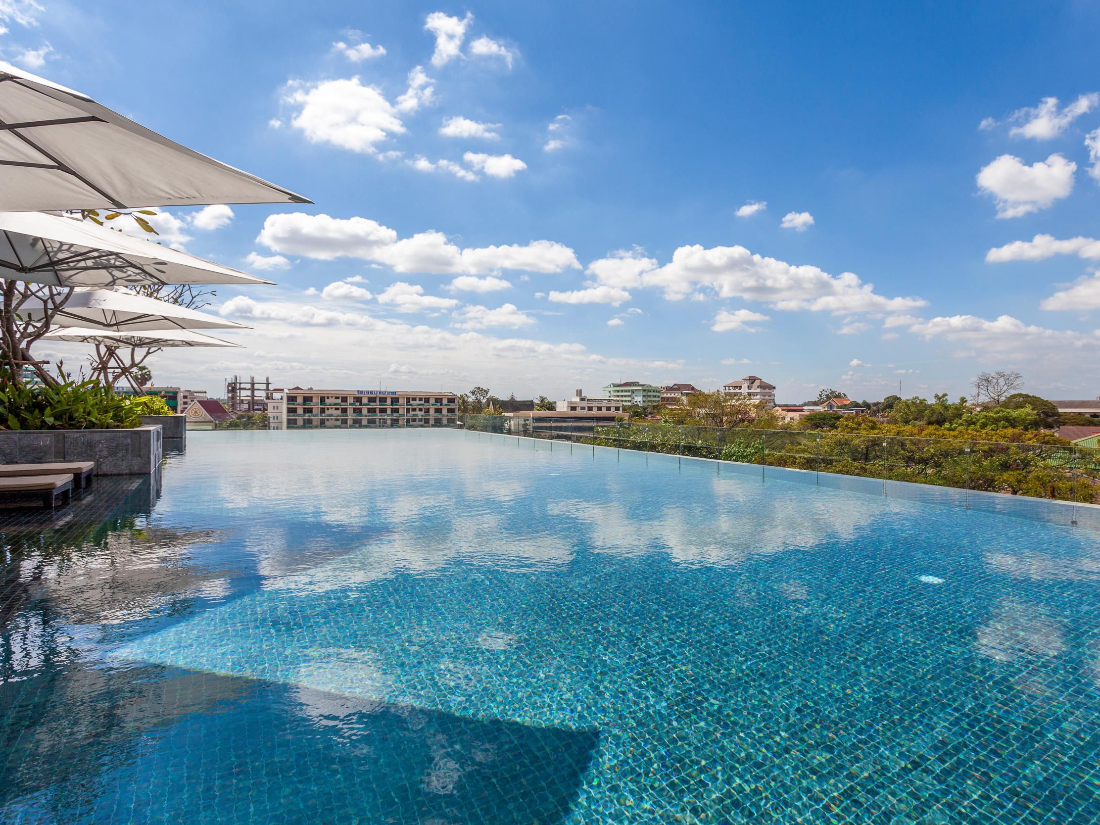 Whether traveling for business or leisure, we make it easy to unwind your way. Enjoy a workout in our well-equipped fitness center, then relax by the infinity pool with a light bite or a refreshing drink in hand.