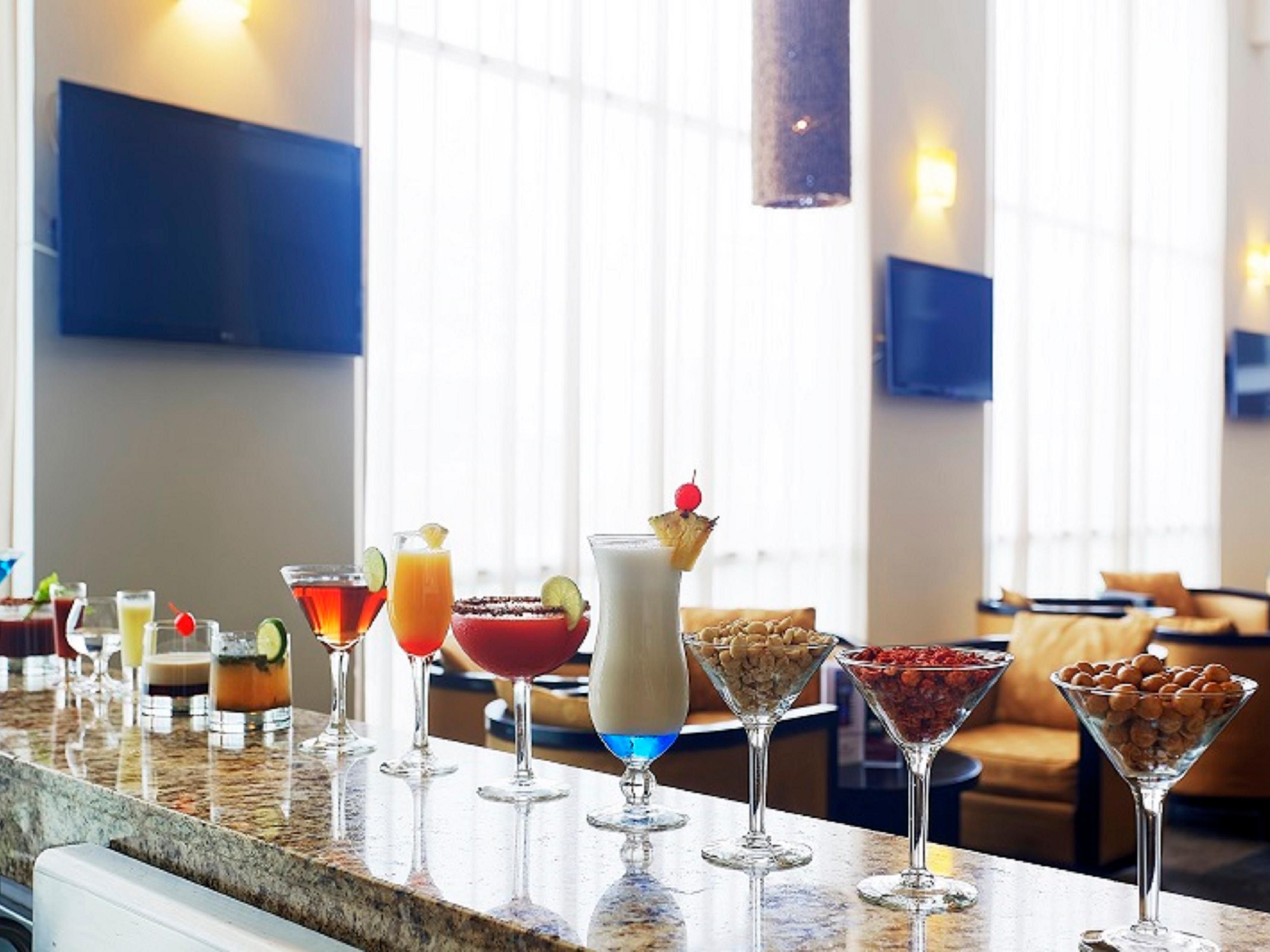 Beers at 2x1 in the Barcelona Bar from Monday to Saturday, exclusively from 17:00hrs to 21:00hrs. Consult the participating brands.