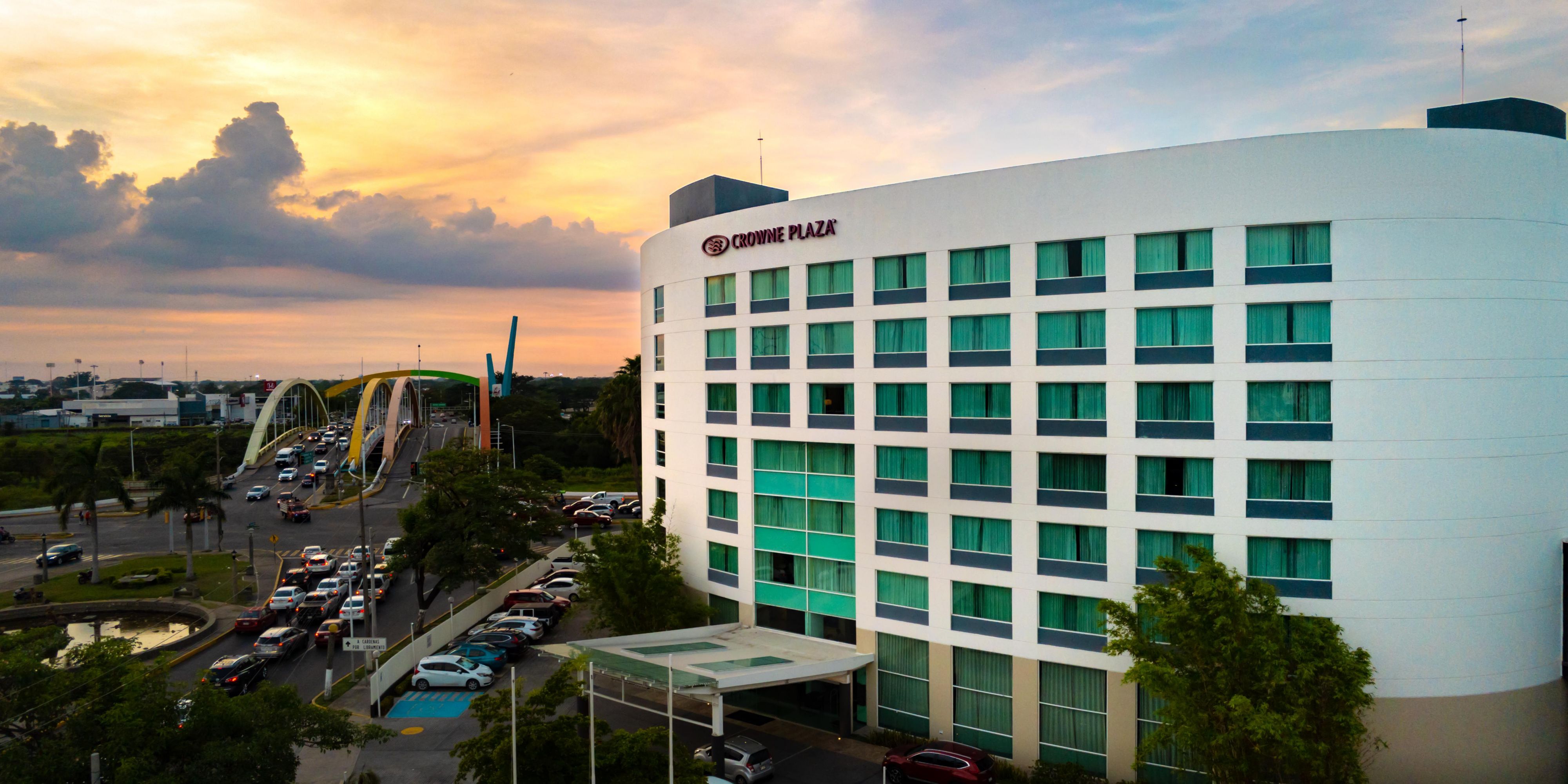 $hotelInfo.mediaDetails.welcomePhotos.primaryPhoto.caption}