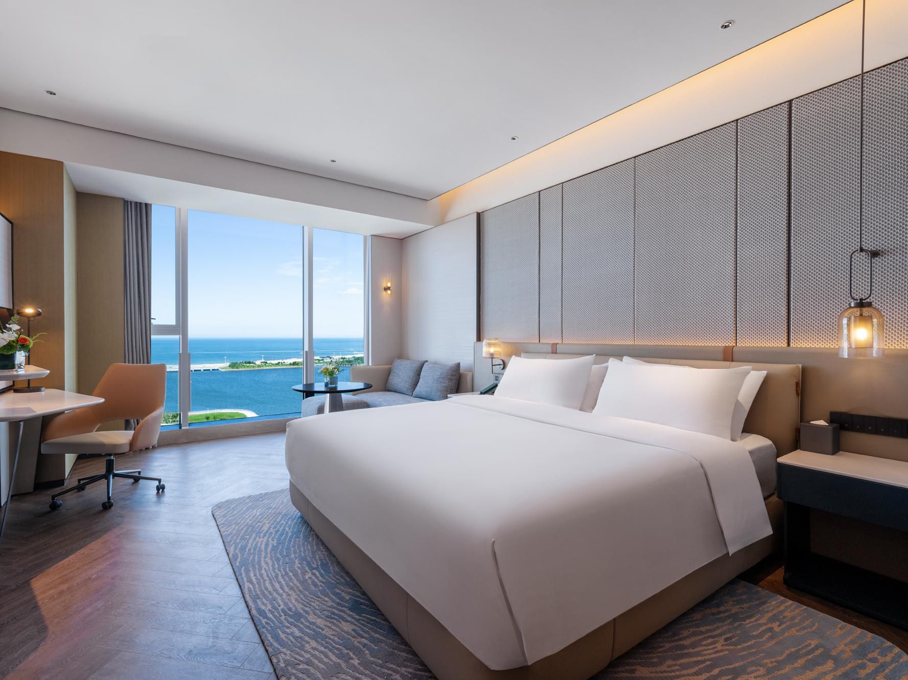 酒店部分客房可以欣赏海景日出及日落