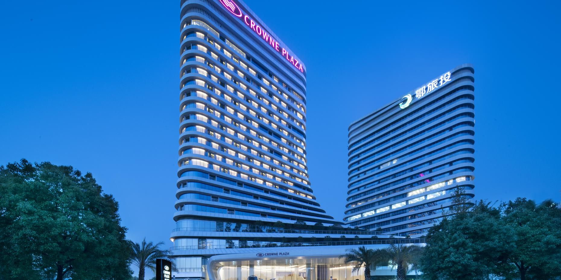 $hotelInfo.mediaDetails.welcomePhotos.primaryPhoto.caption}