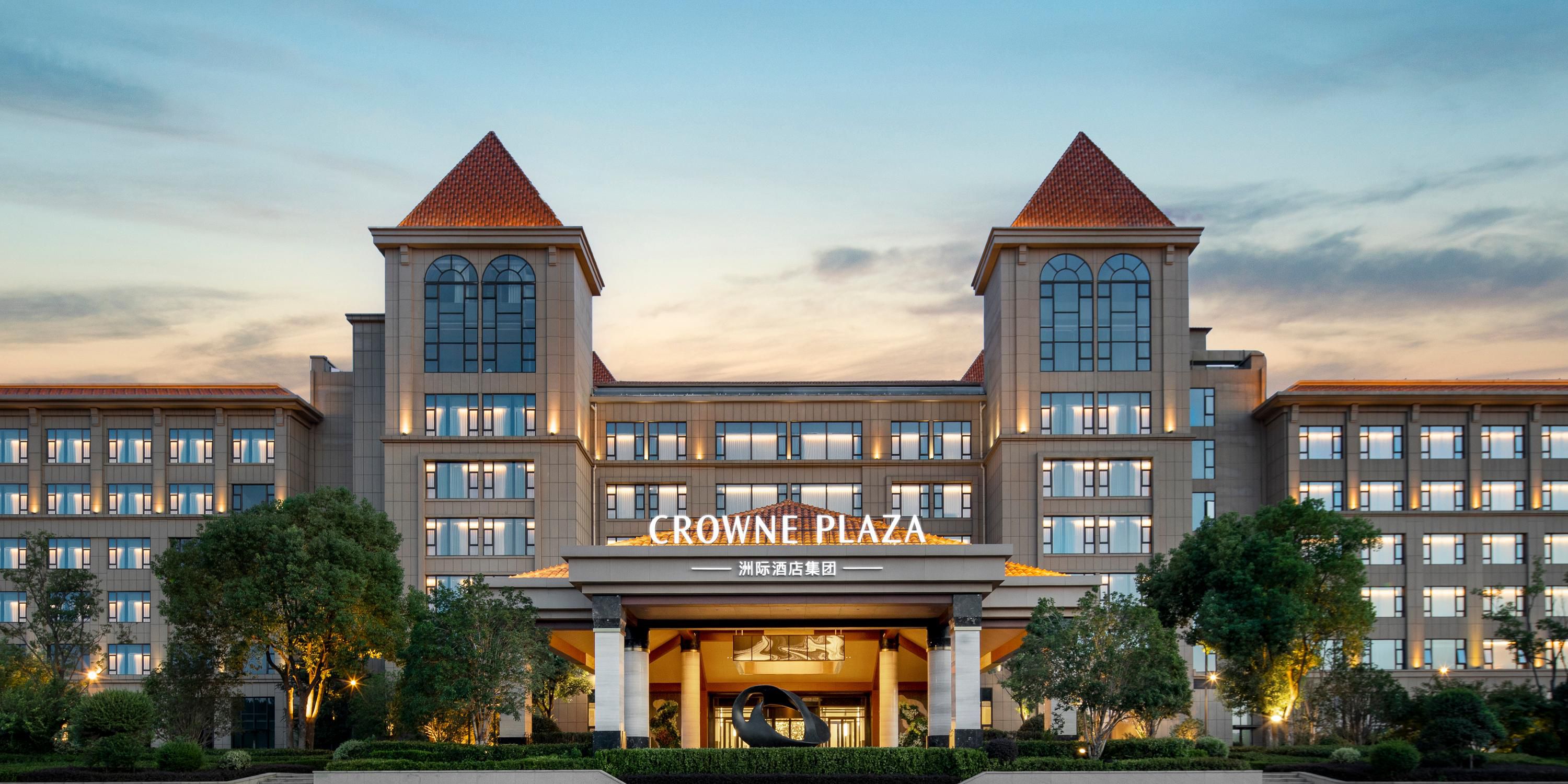 $hotelInfo.mediaDetails.welcomePhotos.primaryPhoto.caption}