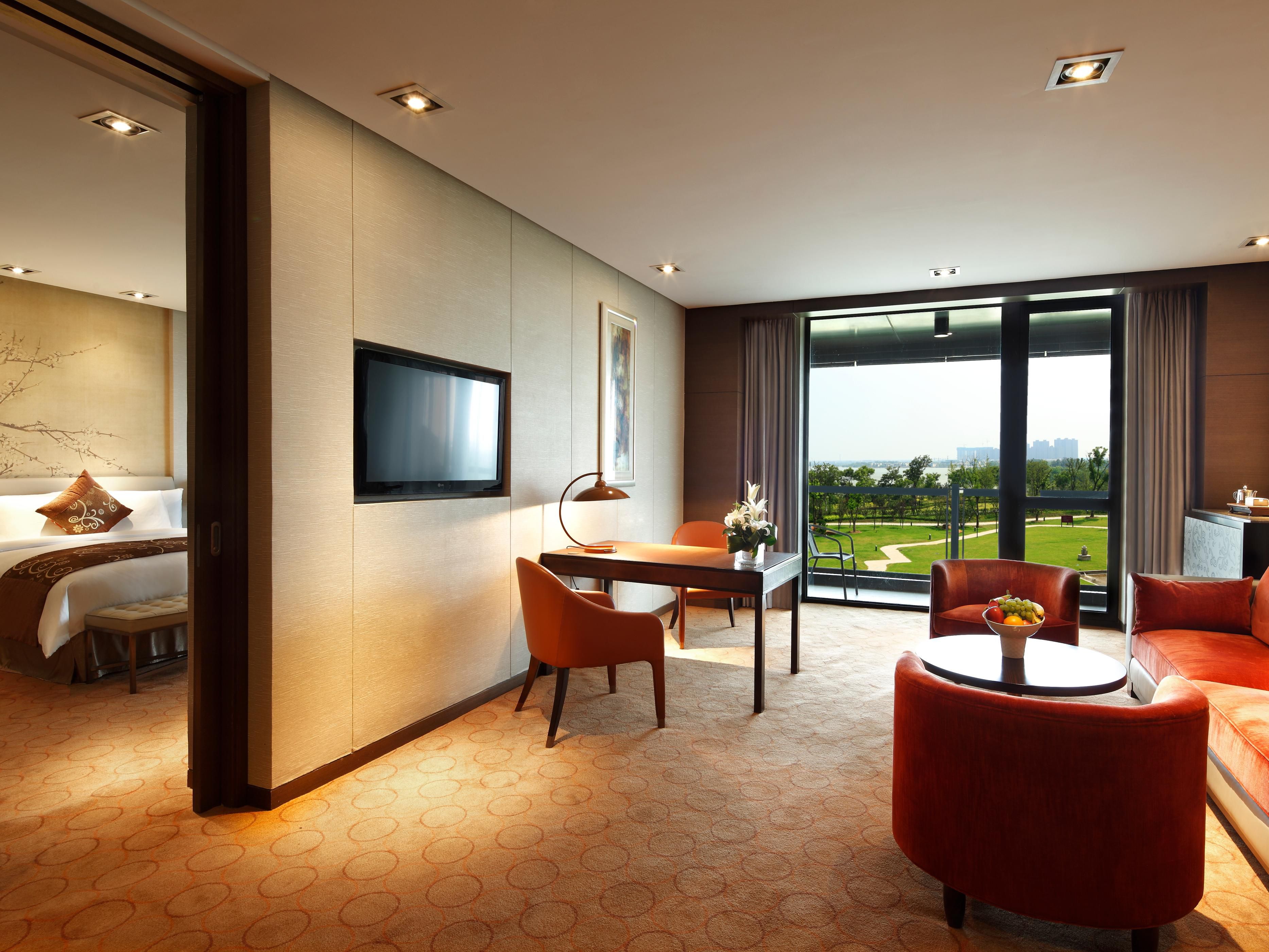 Crowne Plaza Superior Suite