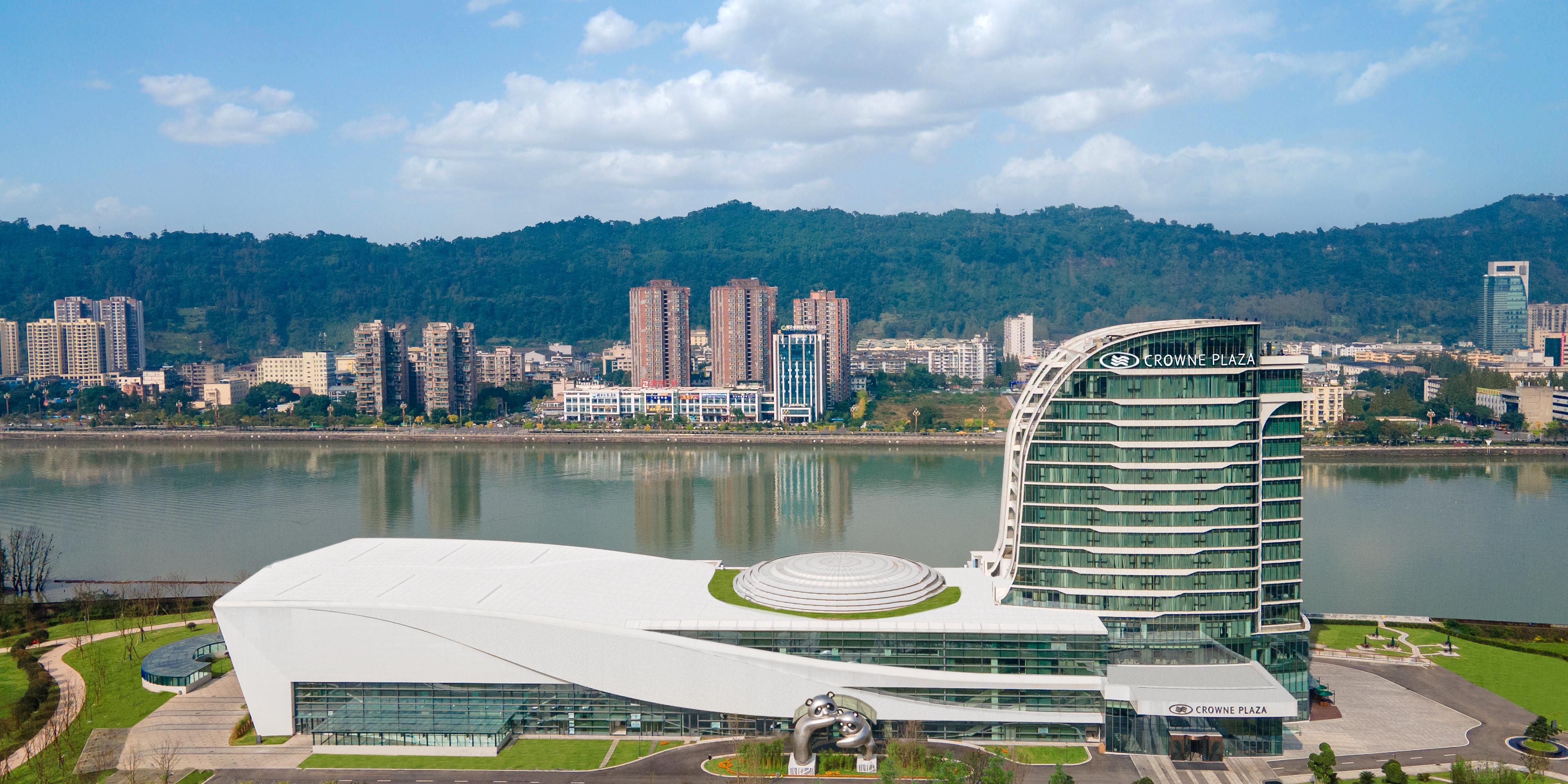 $hotelInfo.mediaDetails.welcomePhotos.primaryPhoto.caption}