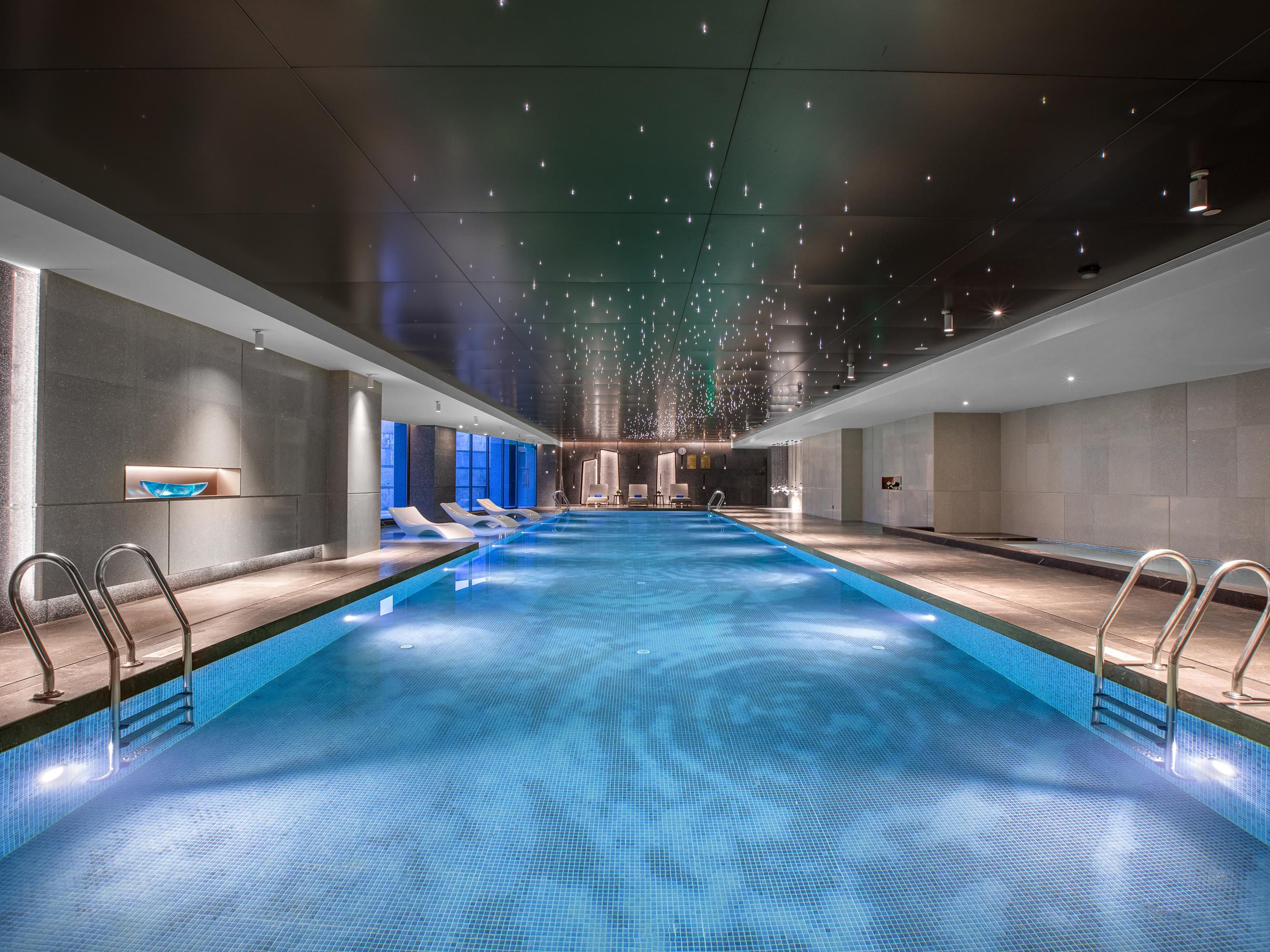 室内恒温游泳池