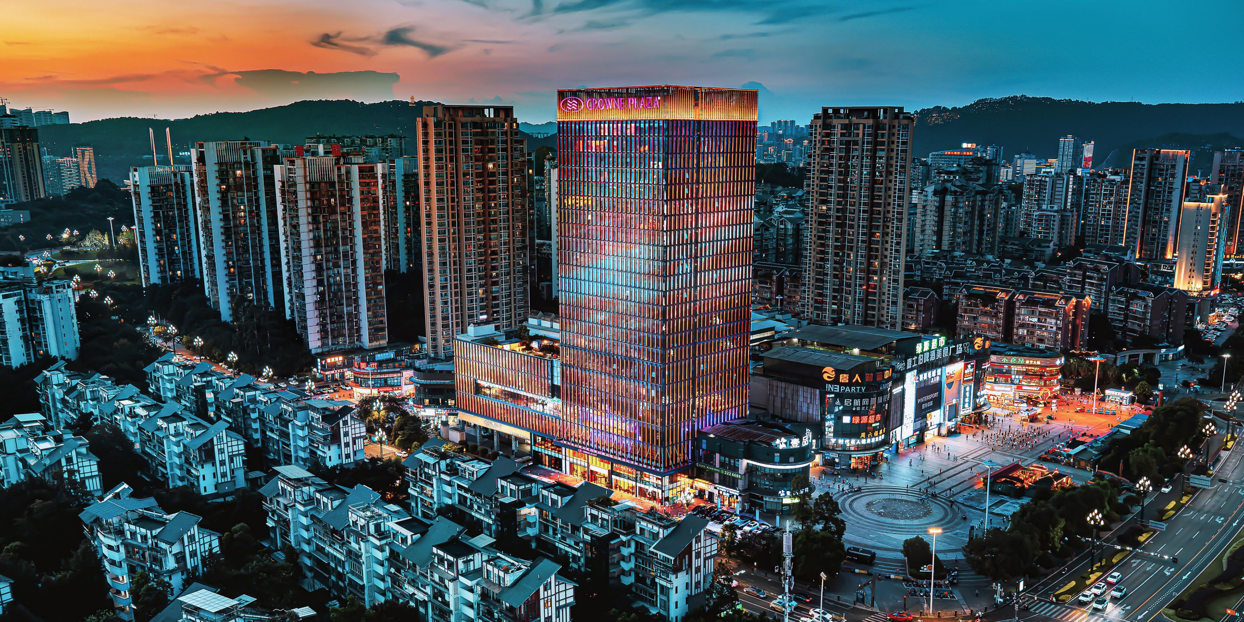 $hotelInfo.mediaDetails.welcomePhotos.primaryPhoto.caption}