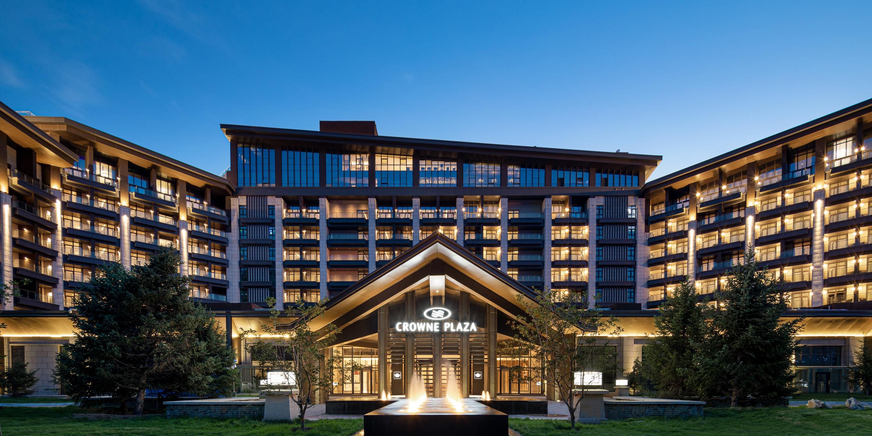 $hotelInfo.mediaDetails.welcomePhotos.primaryPhoto.caption}