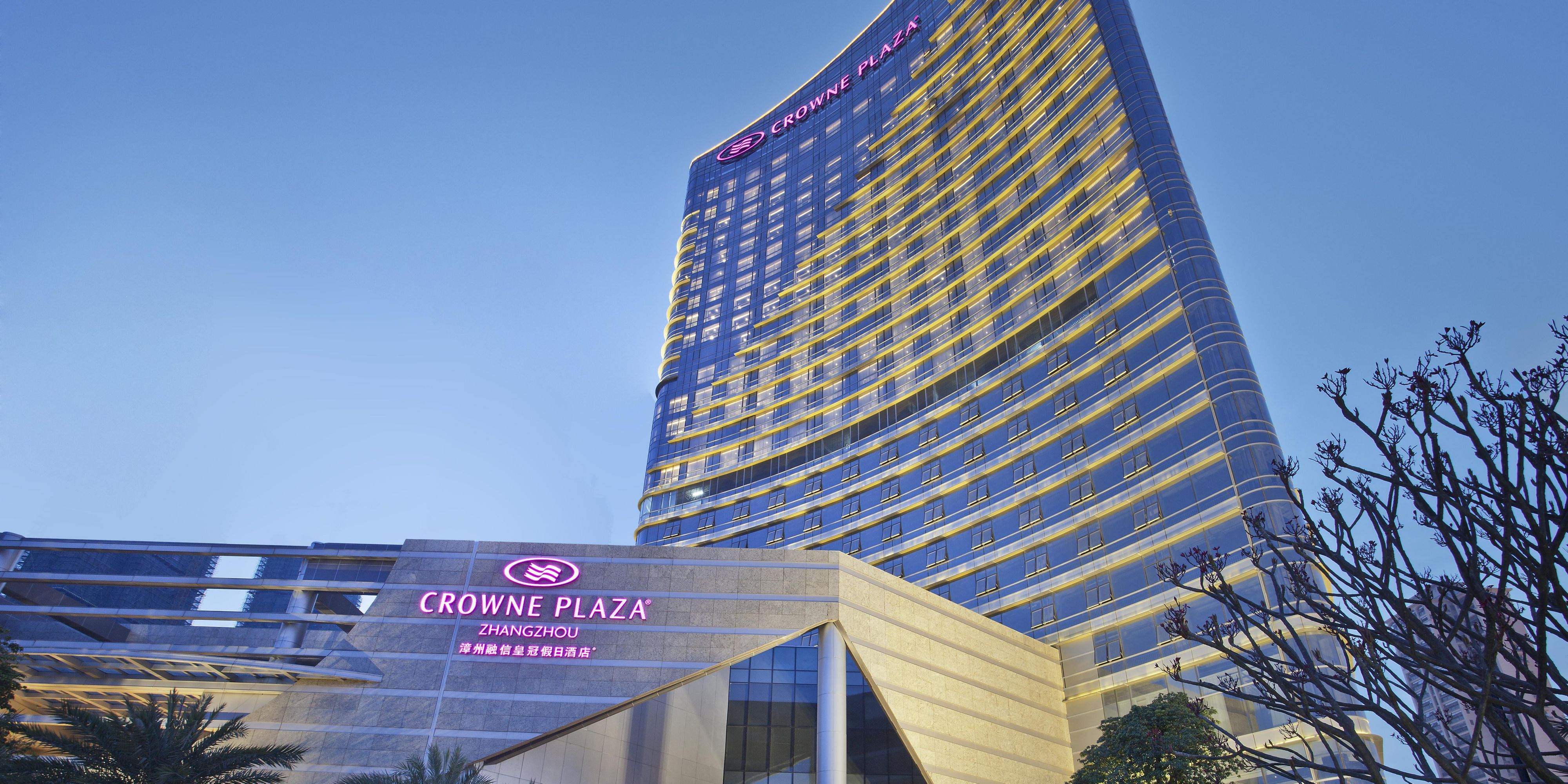 $hotelInfo.mediaDetails.welcomePhotos.primaryPhoto.caption}