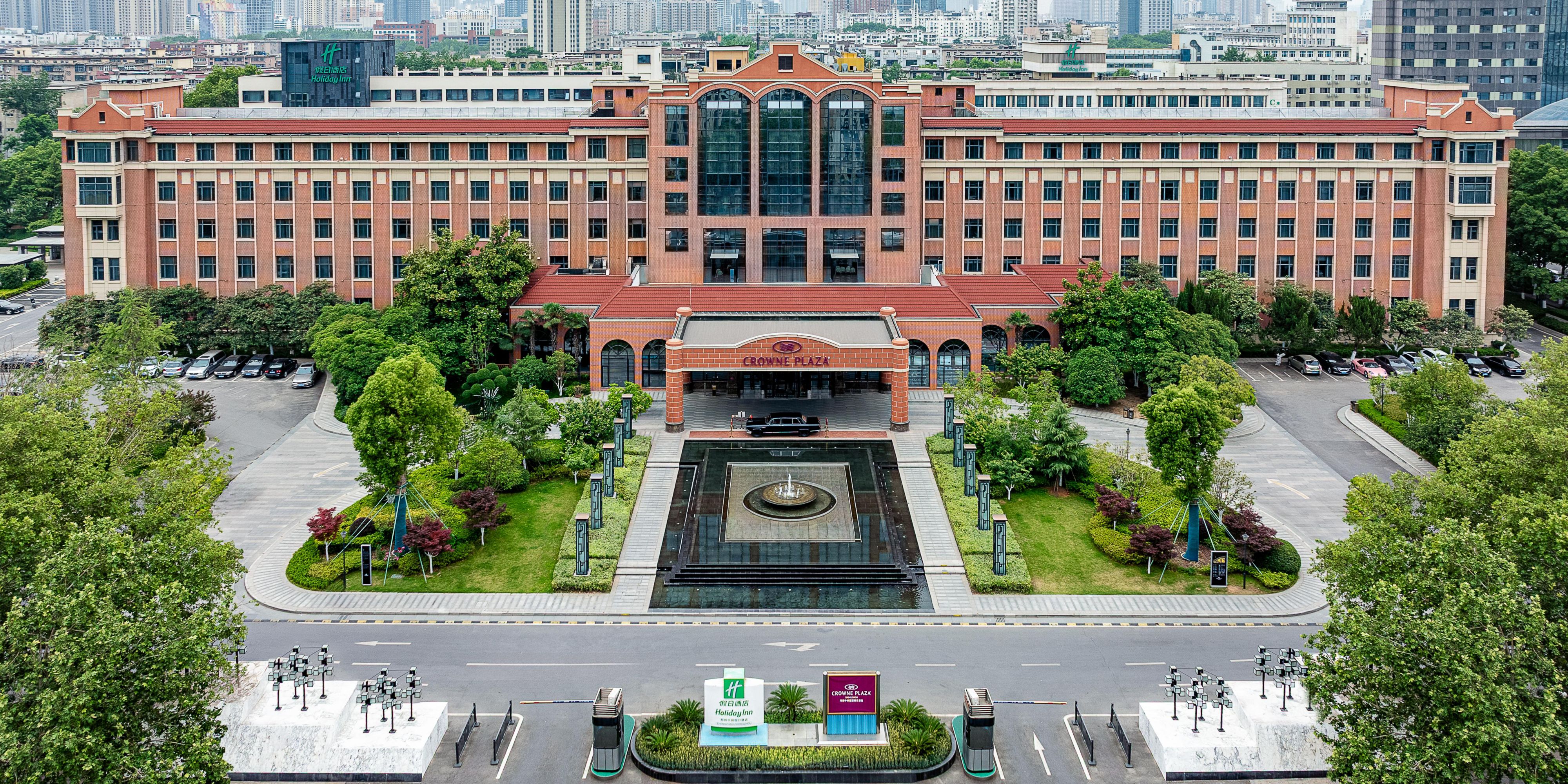 $hotelInfo.mediaDetails.welcomePhotos.primaryPhoto.caption}