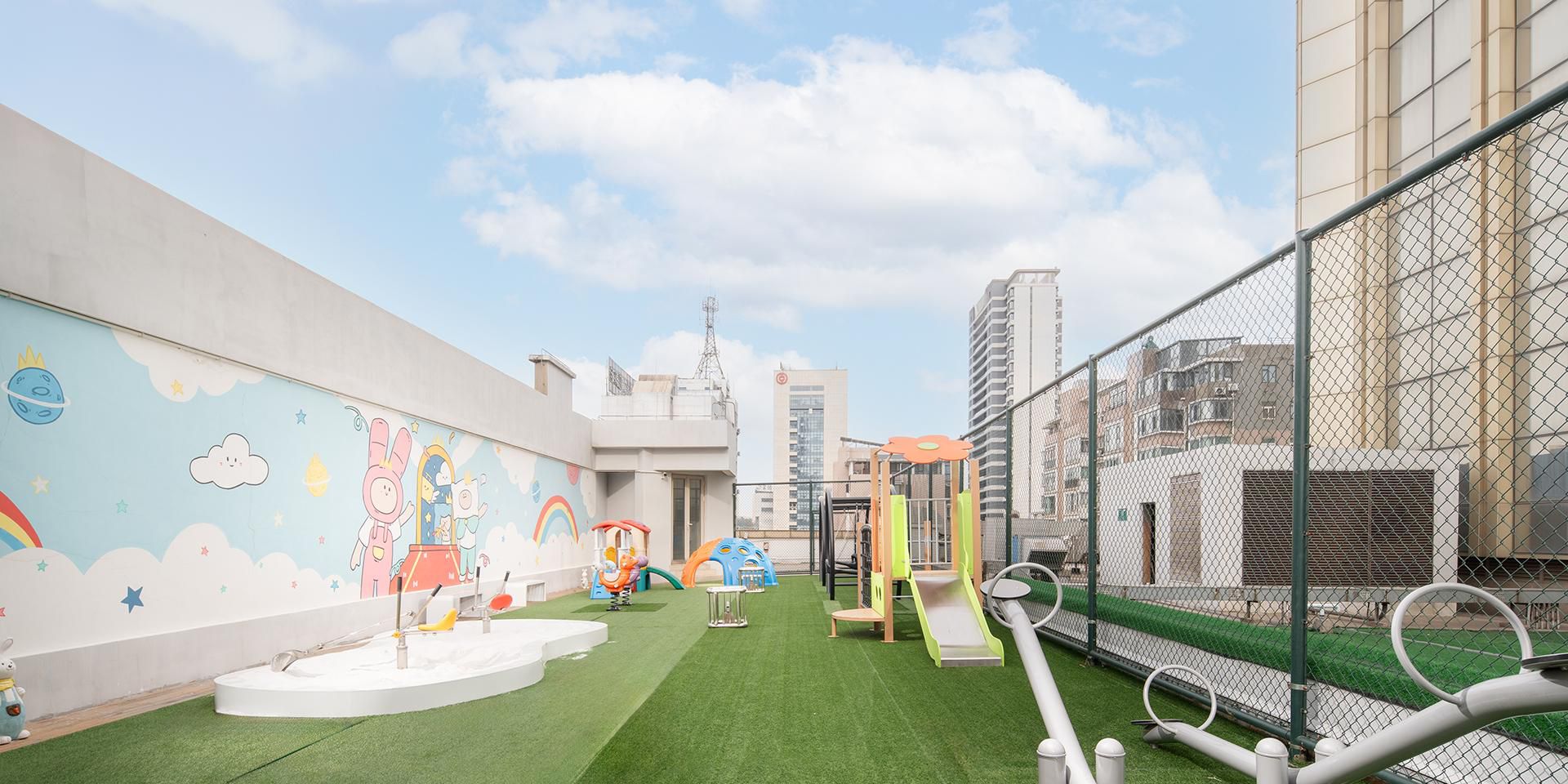 The indoor and outdoor Kid's Club is located at the fourth floor of hotel, which includes a variety of non-motorized play equipment, such as sandpits, slides and swings.