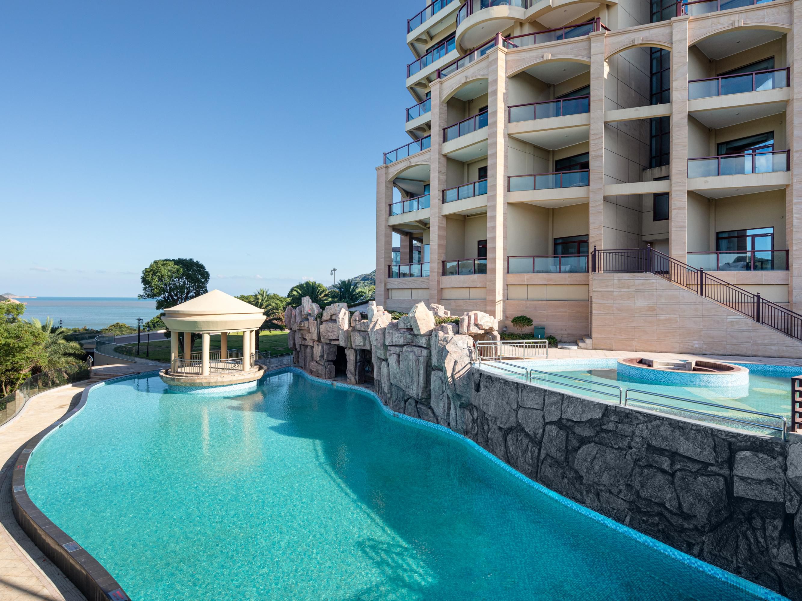 The hotel has abundant recreational facilities, including a gym, a sauna, an indoor and an outdoor swimming pool and a kids club.