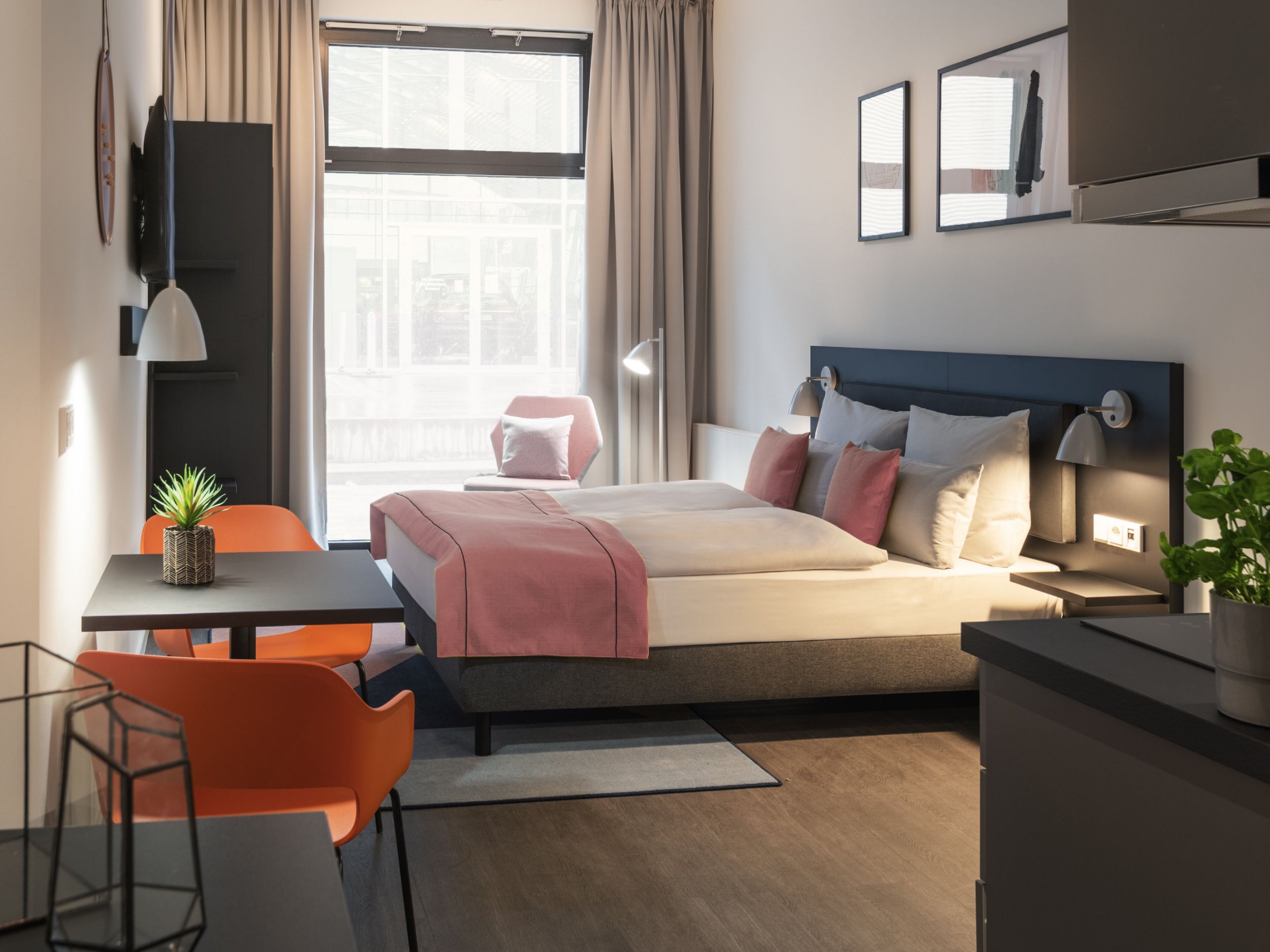 Hotel bedroom with king-size bed, TV, desk and chair