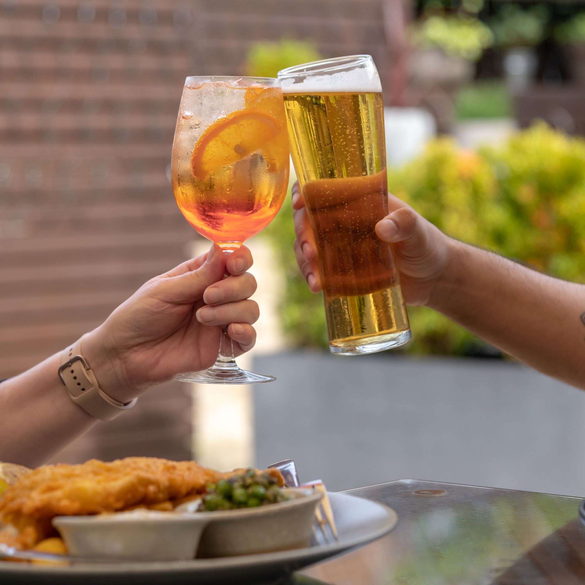 Guests cheersing their drinks