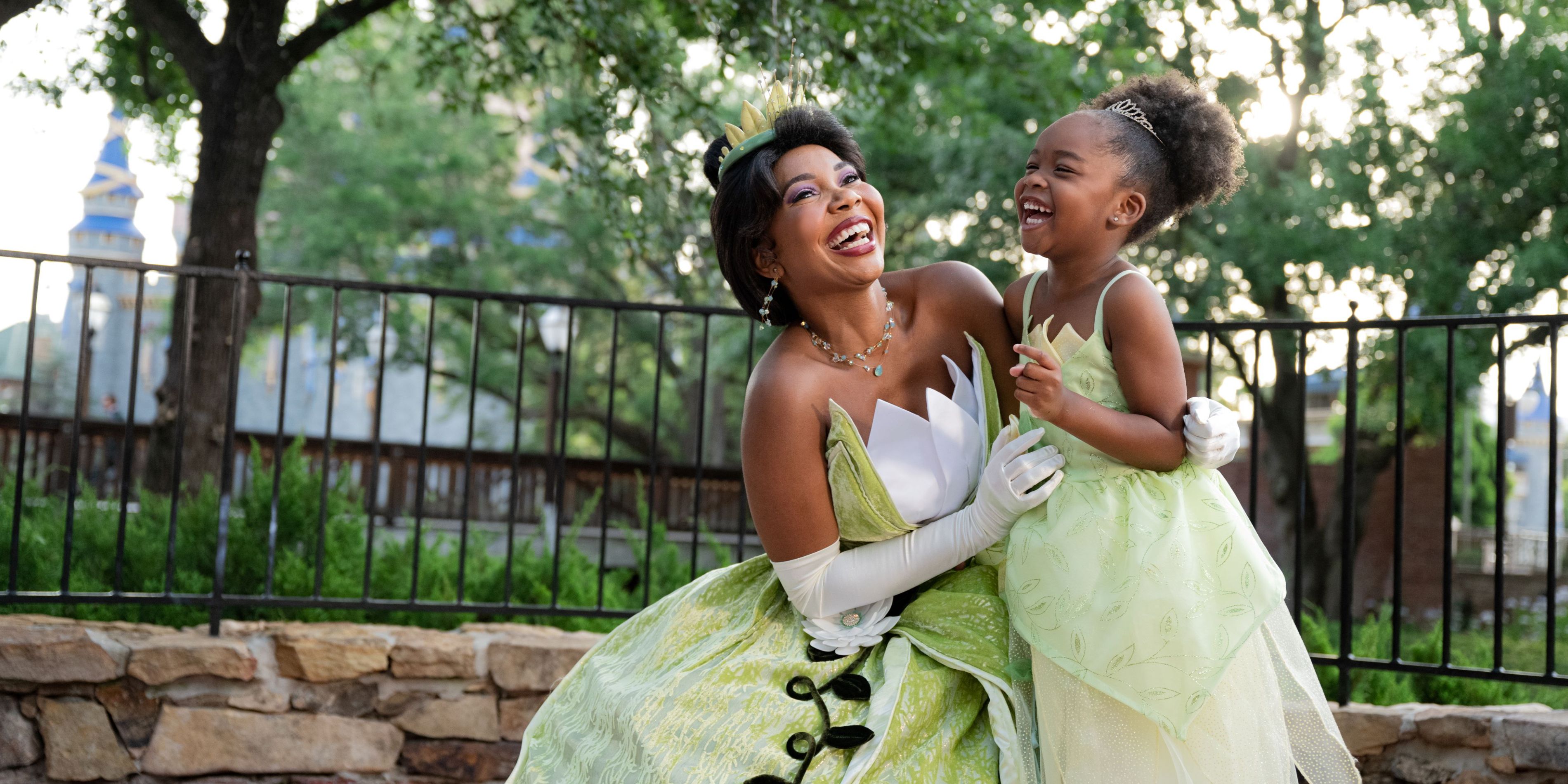 Character Princess Tiana hugging little girl