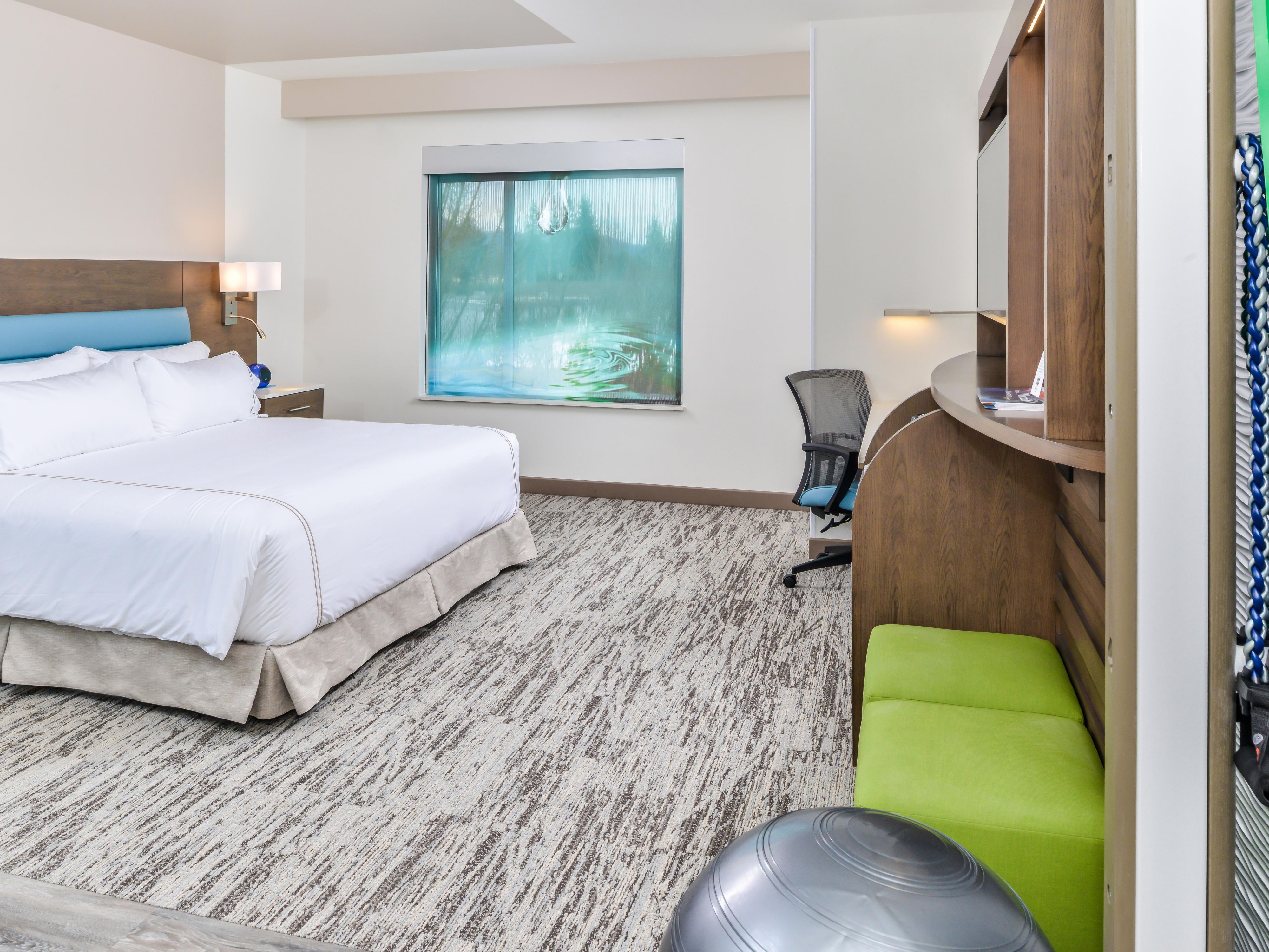 Maintain your workout routine in our unique in-room fitness zones. Each room features exercise equipment and training guides, allowing you to stay active and energized without leaving your private space.