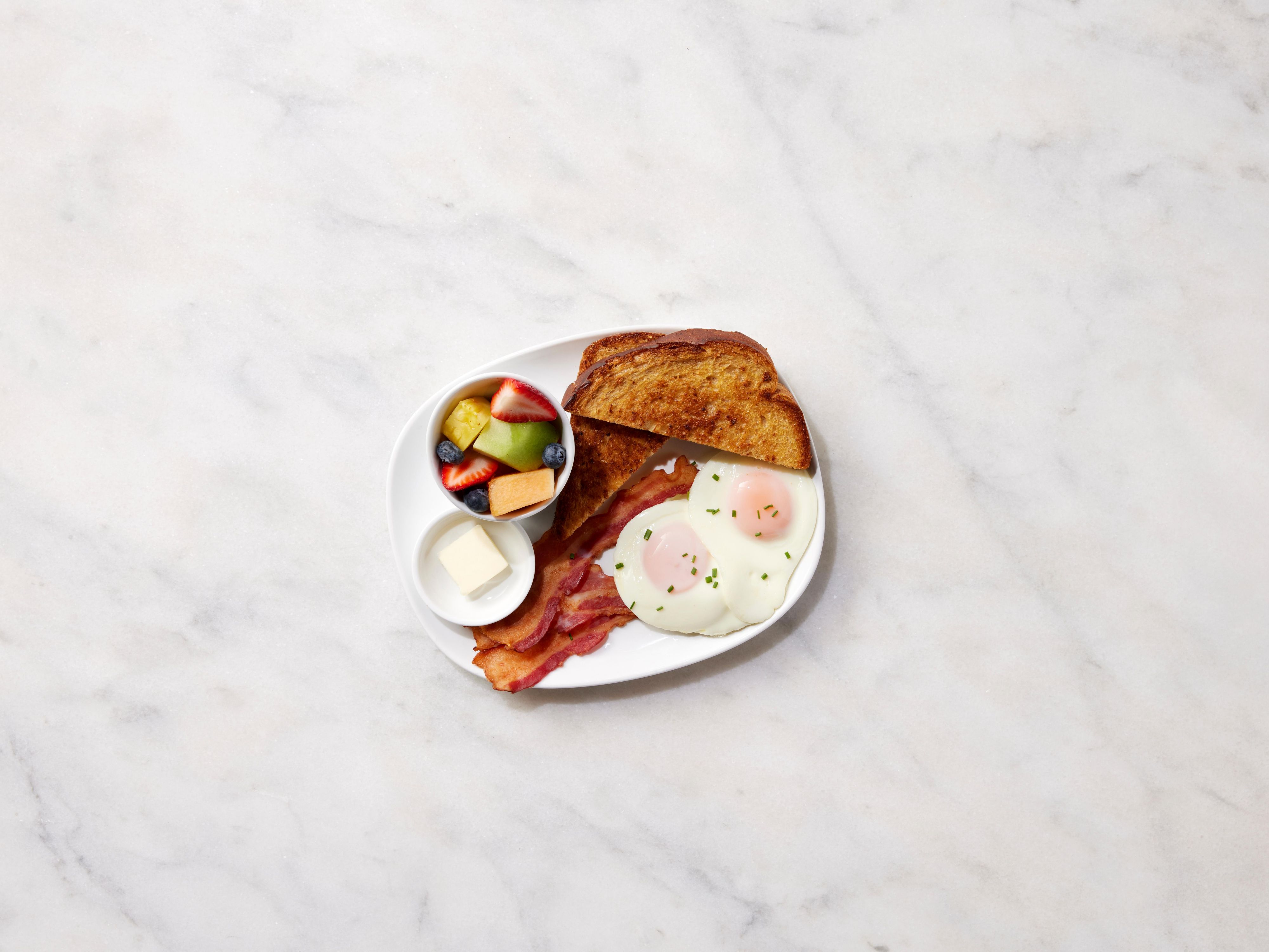 Looking for the perfect way to begin your day? Book a room at EVEN Hotel Ann Arbor and enjoy a freshly prepared breakfast each morning with our breakfast package! Whether you’re here for a business or leisurely getaway, our breakfast package ensures you’ll have a delicious start to your day before heading out to explore the attractions of Michigan.