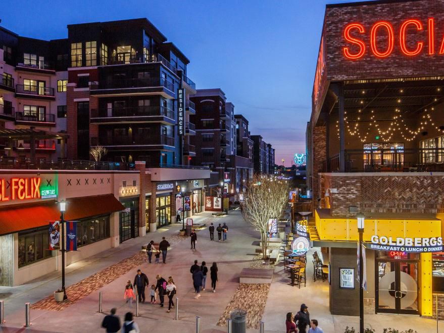 Discover our lively local area, filled with exciting events and attractions. Enjoy seasonal happenings at The Battery, catch a Braves game at Truist Park, or attend a concert or performance at the Cobb Energy Performing Arts Centre. With plenty of things to do near Truist Park, there's always something to experience in our dynamic neighborhood!