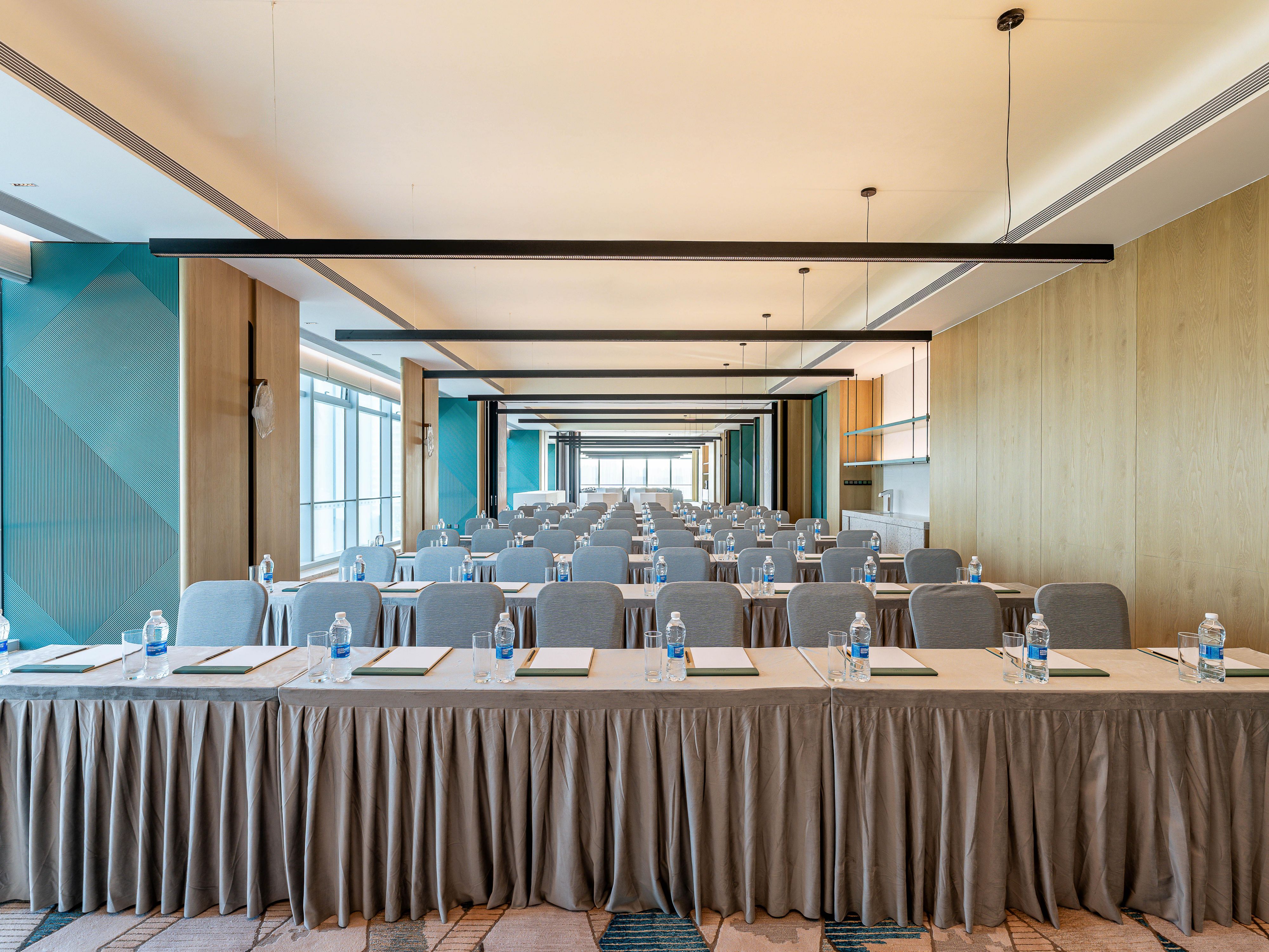 Our meeting space features fully adjustable sit-stand facilities to meet all your work preferences. You'l find 3 meeting rooms with floor-to-ceiling windows, as well as reading areas, private spaces, and social corners. This comfortable business space is designed to help you be more productive and achieve more, enjoy complimentary high-speed.