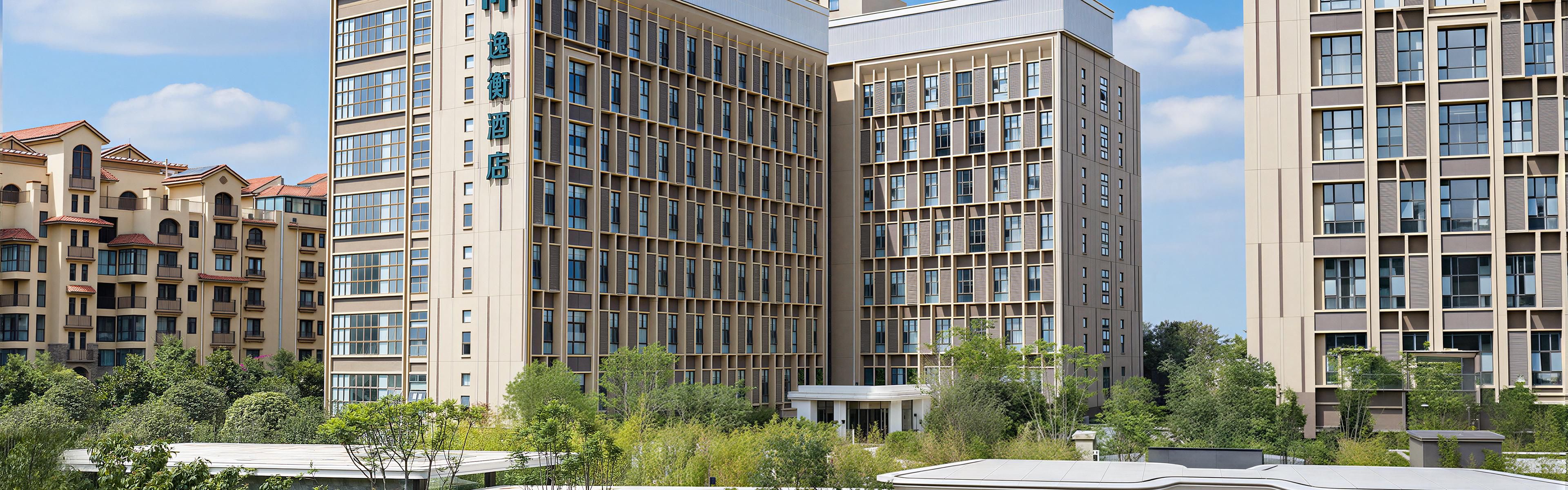 $hotelInfo.mediaDetails.welcomePhotos.primaryPhoto.caption}