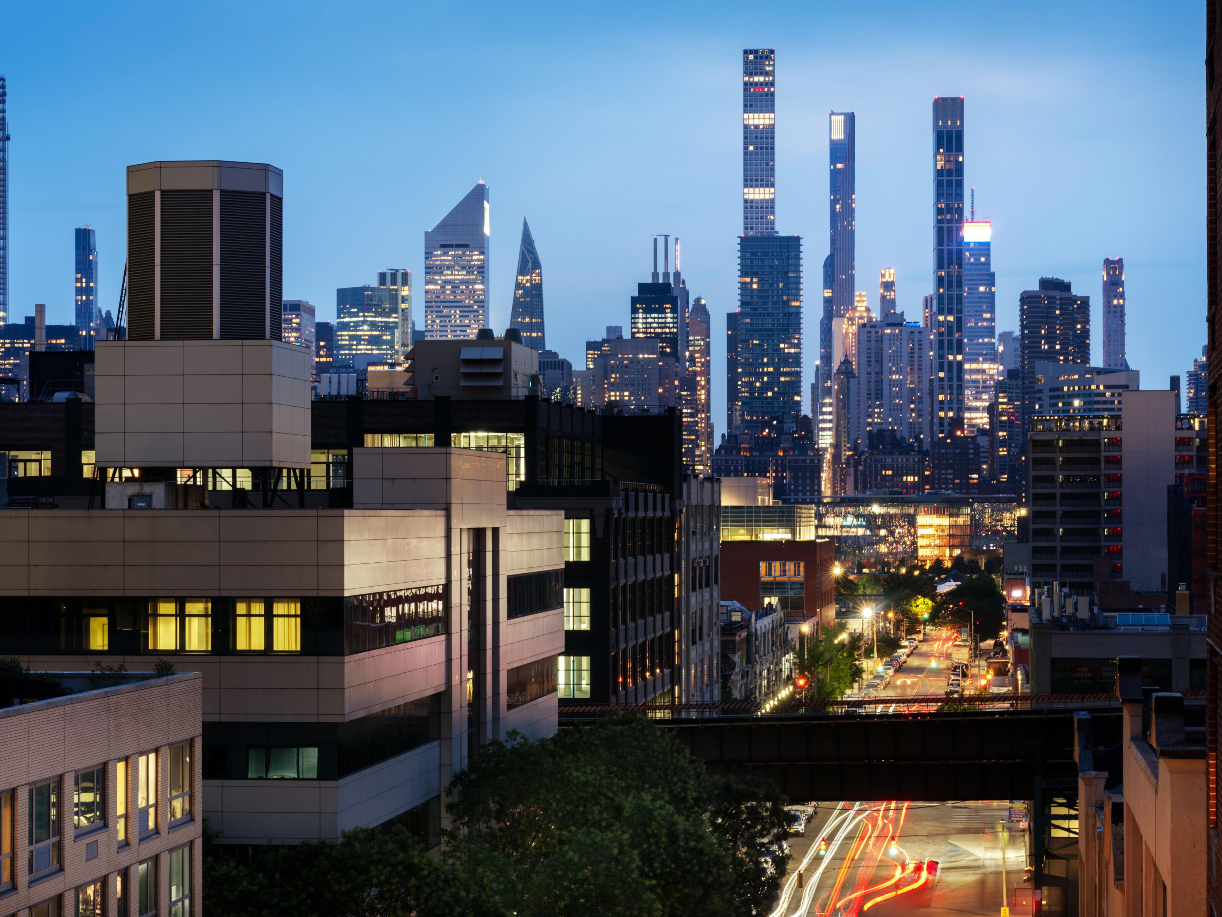 Our LIC hotel offers unbeatable transit access to NYC! The E Train (1/2 block away) speeds you to Penn Station, while the nearby 7 Train connects you to Grand Central & Times Square. Enjoy being only one stop from Manhattan for quick travel to the city's top sights. 