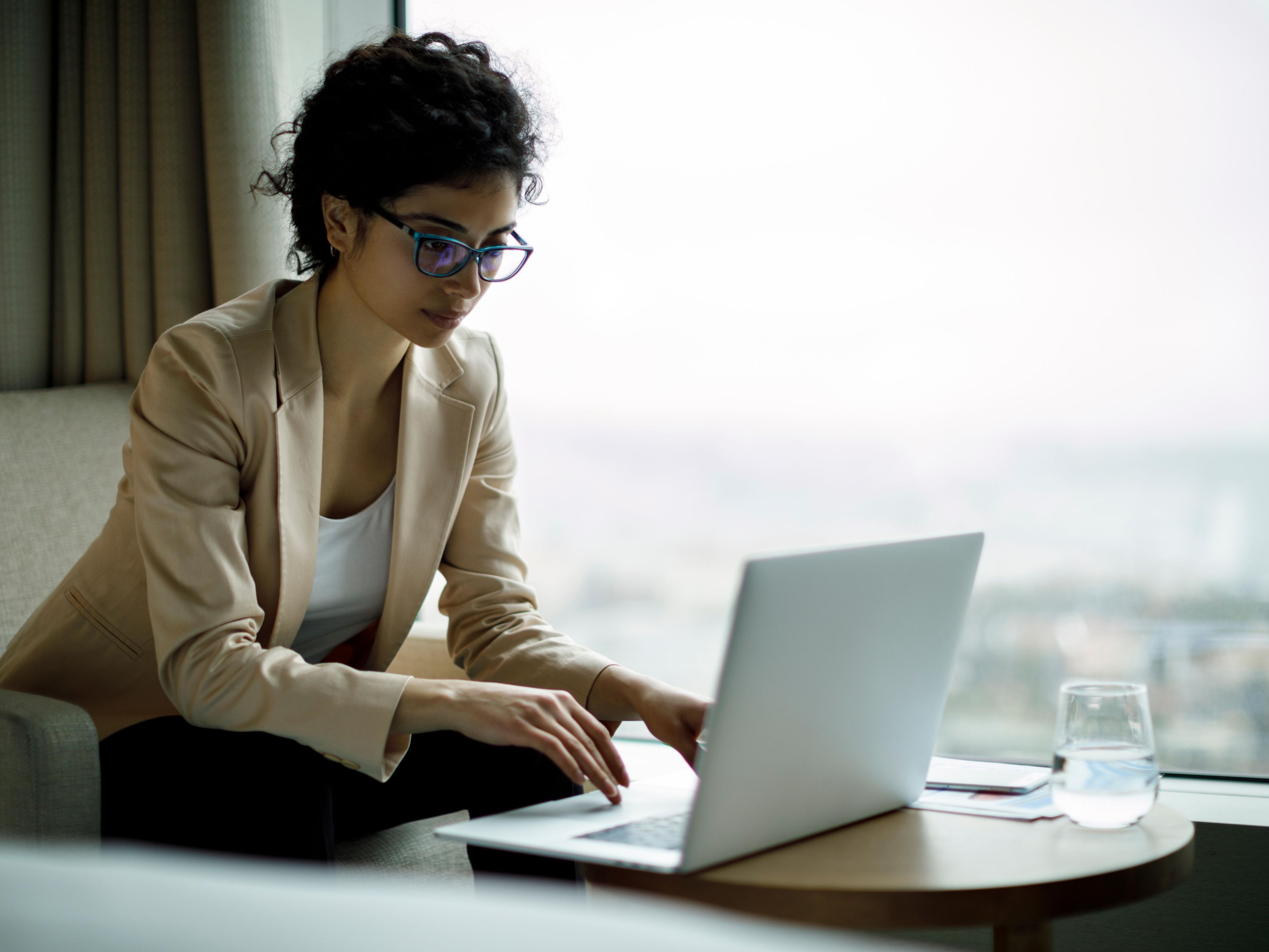 Whether you’re visiting for meetings or training, our Beaverton hotel near Nike headquarters and Columbia Sportswear helps you stay focused and refreshed with onsite dining, an 800 sq ft boardroom, and in-room amenities like ergonomic workspaces, free Wi-Fi, and fitness zones so you can maintain your wellness routine without missing a beat. 