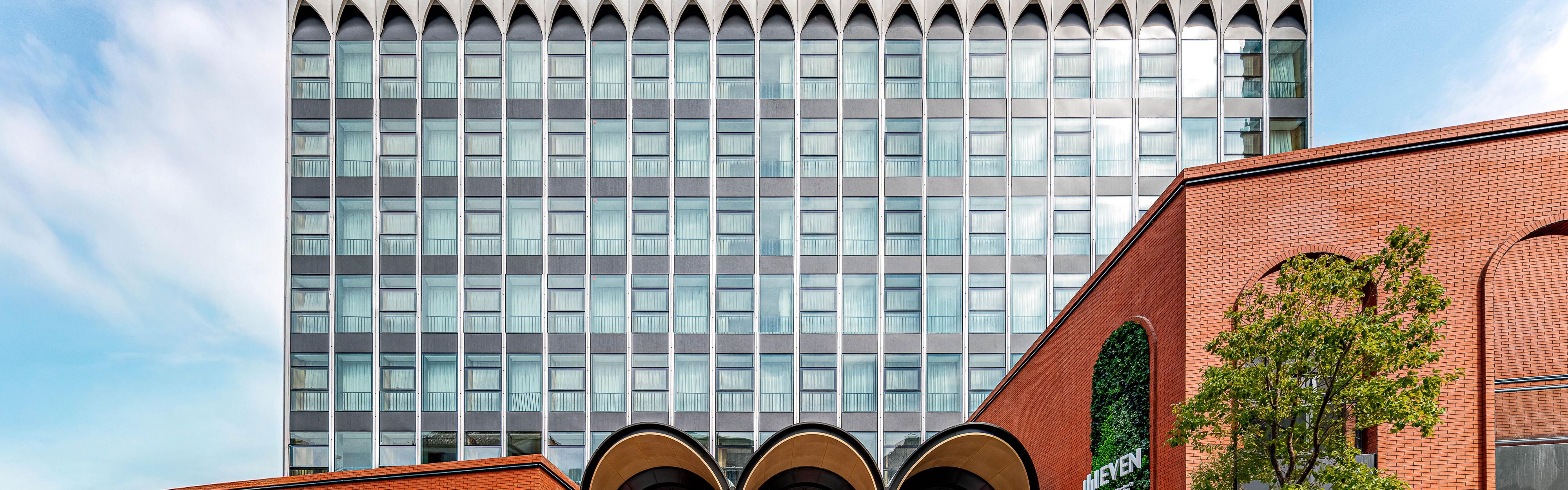 $hotelInfo.mediaDetails.welcomePhotos.primaryPhoto.caption}