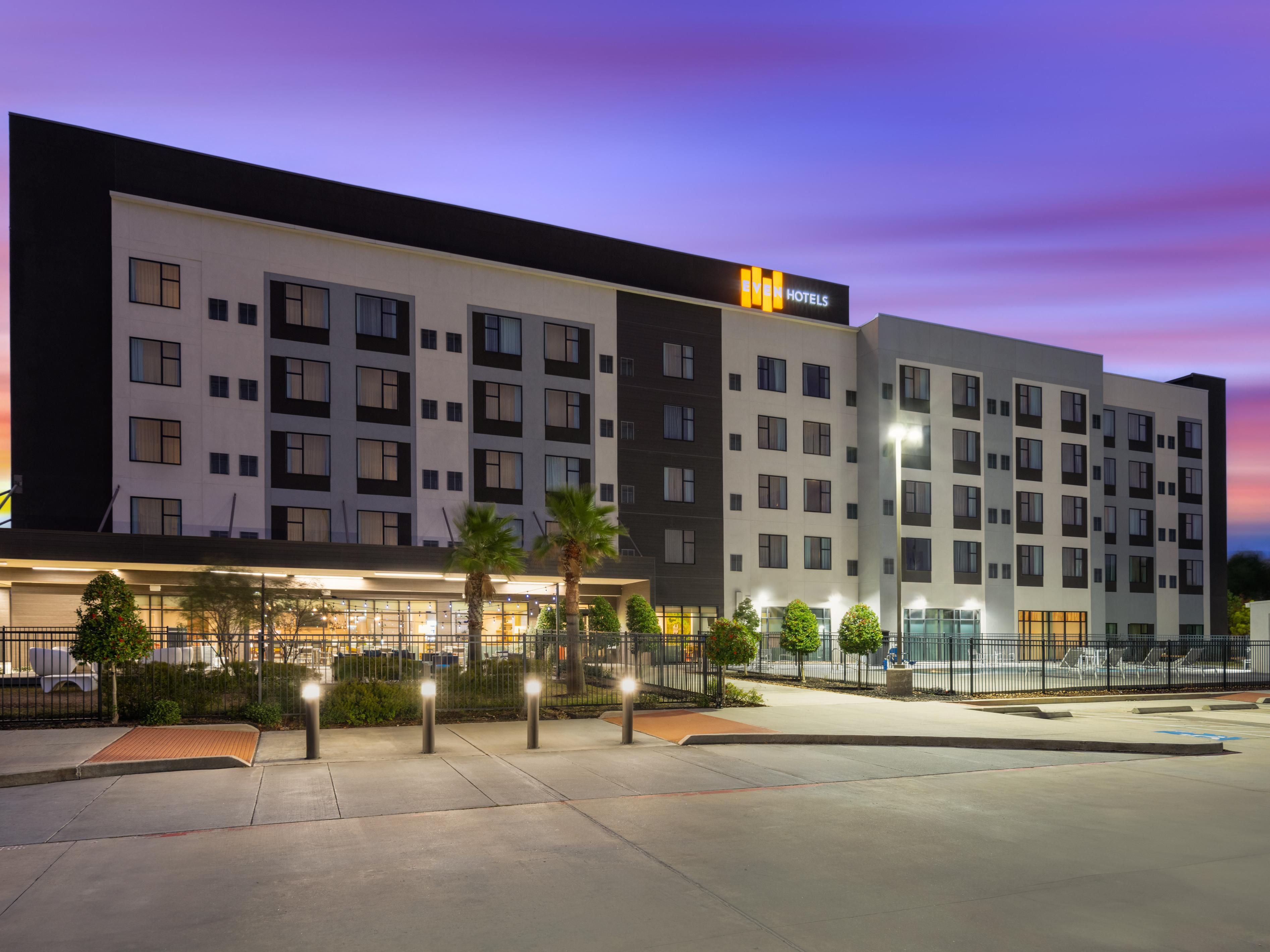Welcome to EVEN Hotel Shenandoah – The Woodlands.