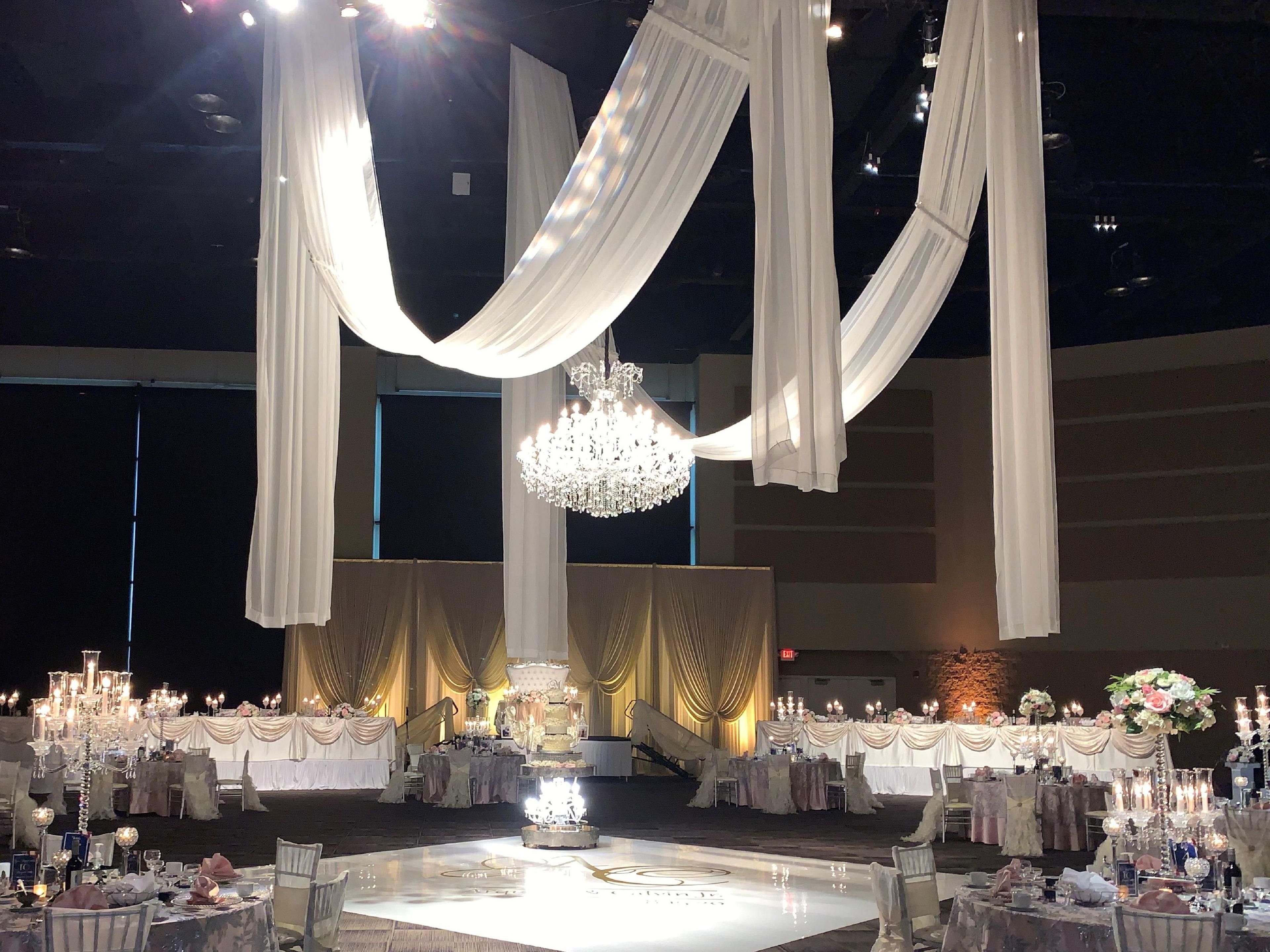 With spacious meeting and event venues, including unique wedding spaces, our hotel offers the ideal location for your next event. From intimate gatherings to large conferences, we provide the facilities and services to make your event memorable and successful.