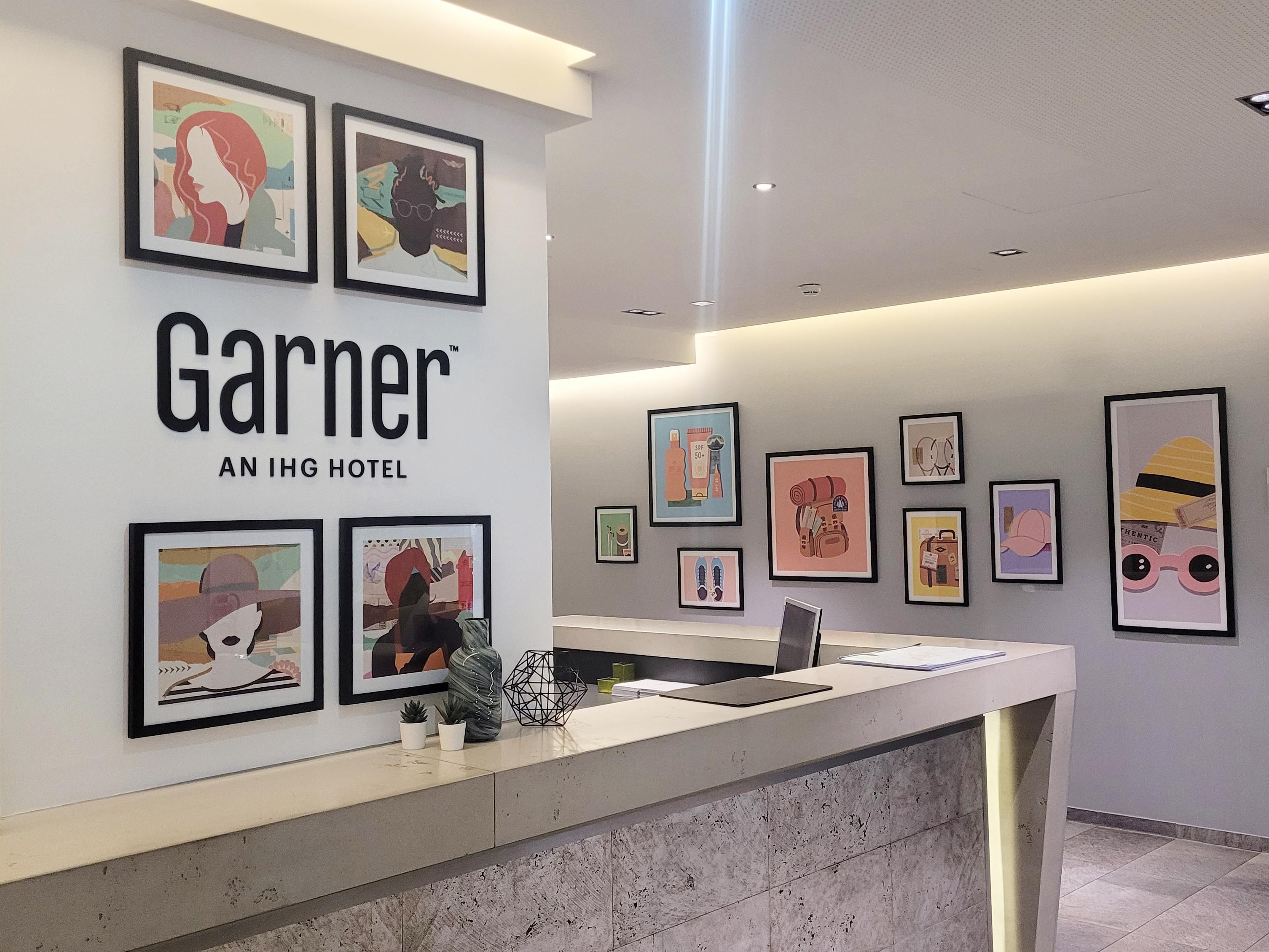 Feel welcome with our friendly team at the 24/7 reception