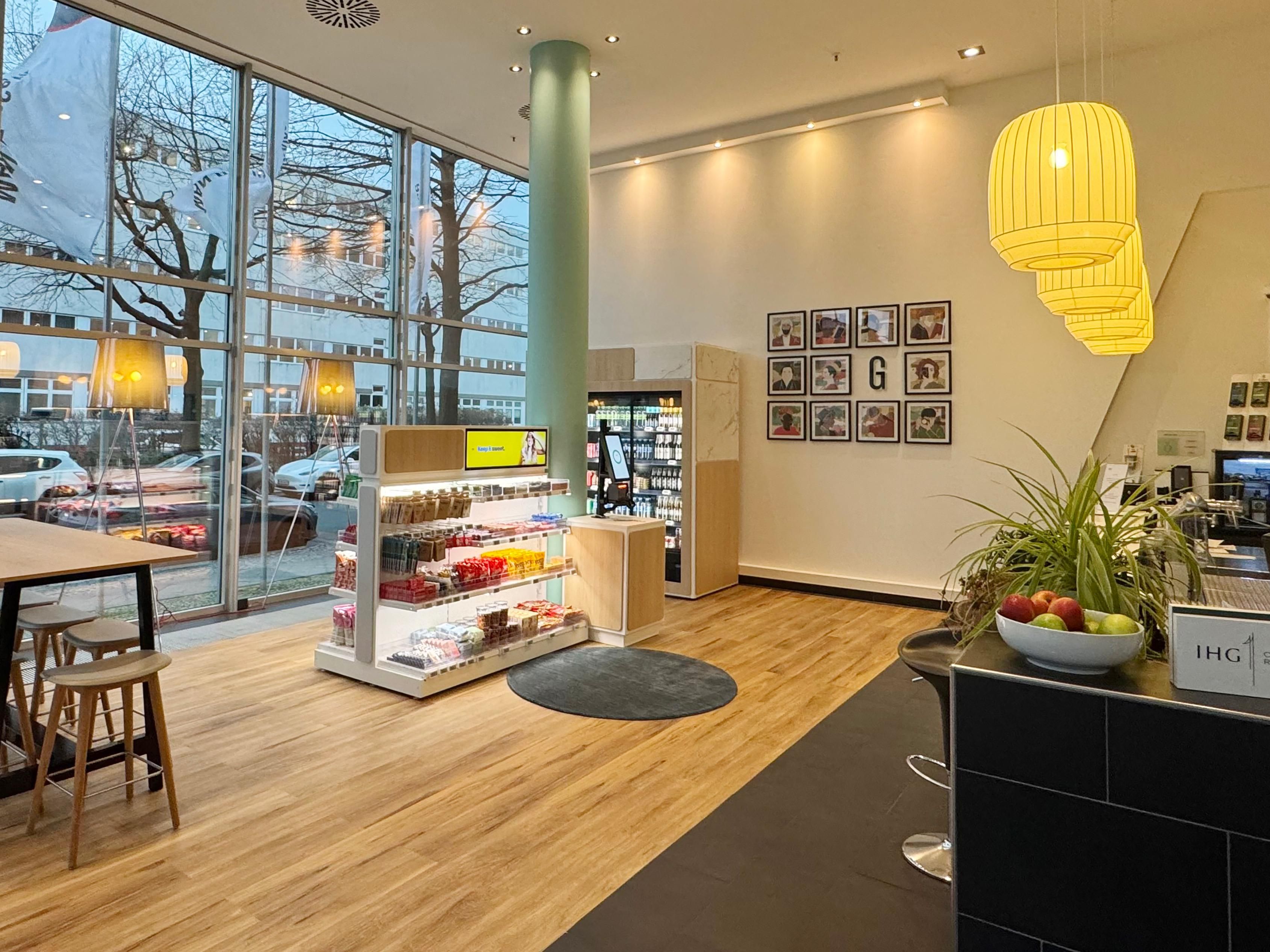 The Garner Shop on the first floor offers a large selection of tasty snacks and refreshing drinks - ideal for a snack or a refreshment in between. Fast, convenient and there for you around the clock.