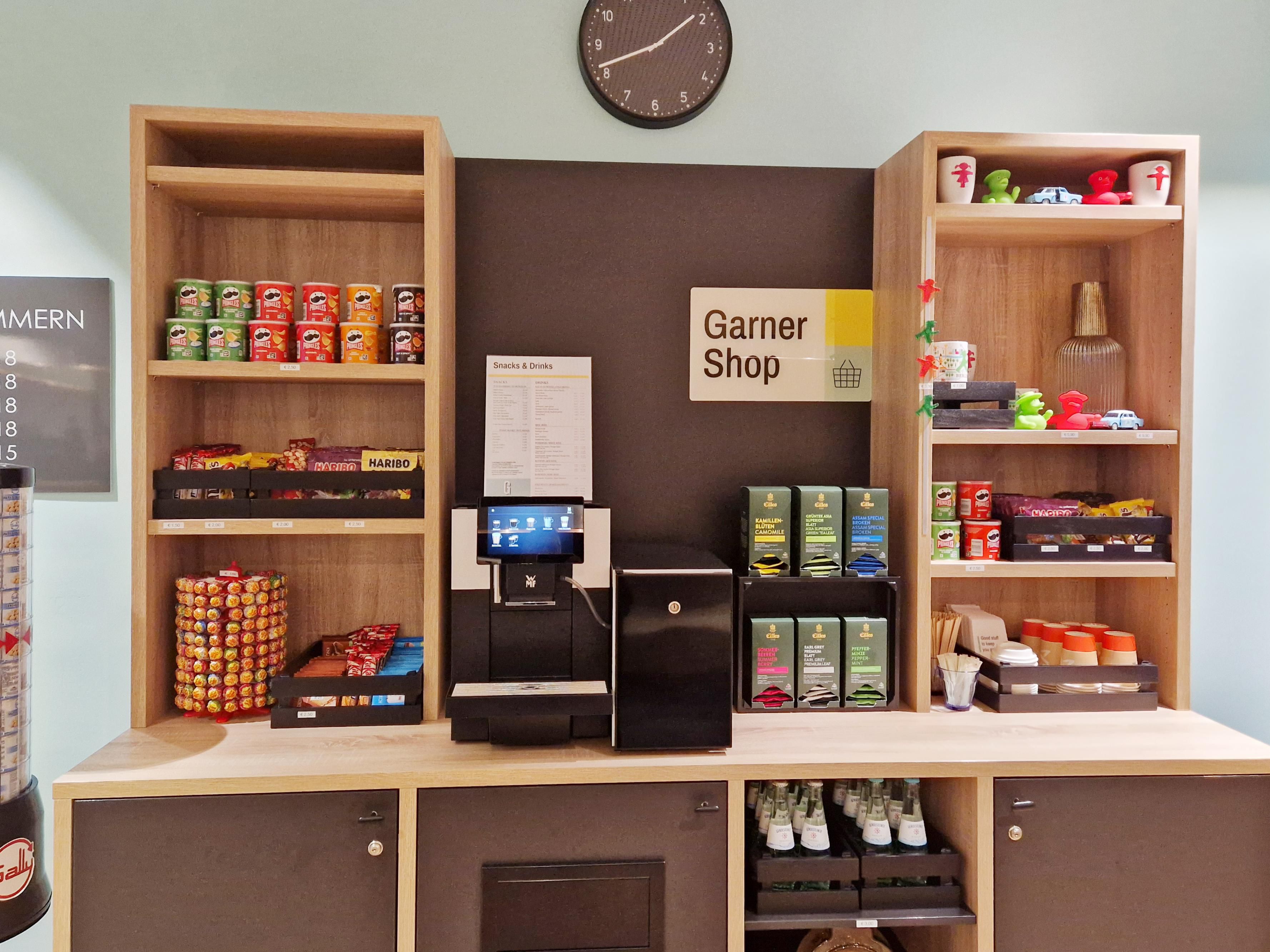 Garner Shop - Enjoy delicious snacks in our hotel lobby