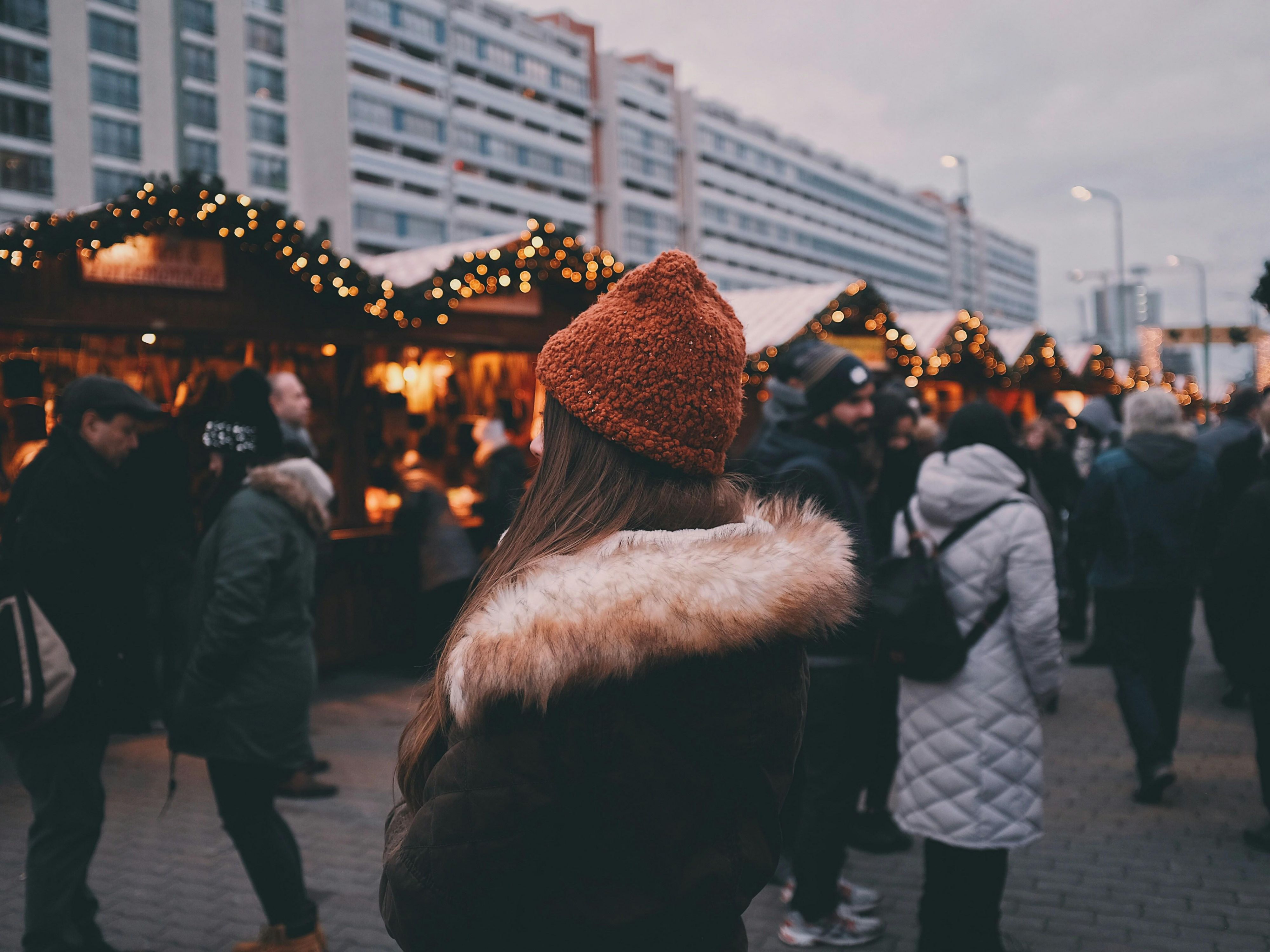 Berlin Mitte is bursting with Christmas markets. Enjoy the classic market at Alexanderplatz from 24 Nov to 26 Dec, with a ferris wheel, stalls, and carousel. Try winter sports at Weihnachtsmarkt & Winterwelt on Potsdamer Platz, glide on the ice around Neptunbrunnen, and explore markets at Gendarmenmarkt, and many more across the city.