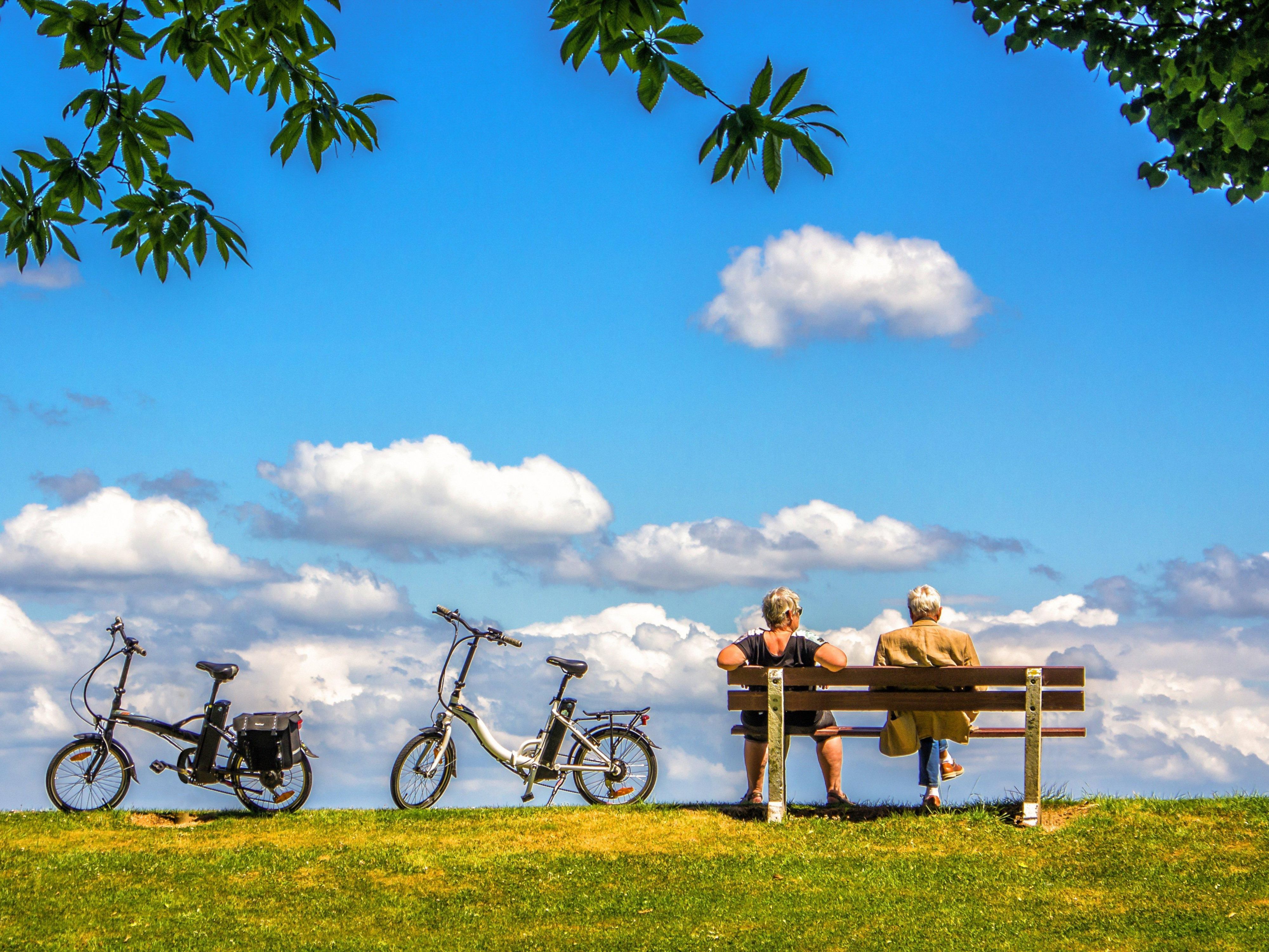Elmshorn is the perfect starting point for cycling and hiking tours. Follow picturesque trails along the Krückau River or explore the lush surroundings. Whether you prefer a relaxed bike ride or an extended hike, you'll find pure nature and diverse routes for every taste.